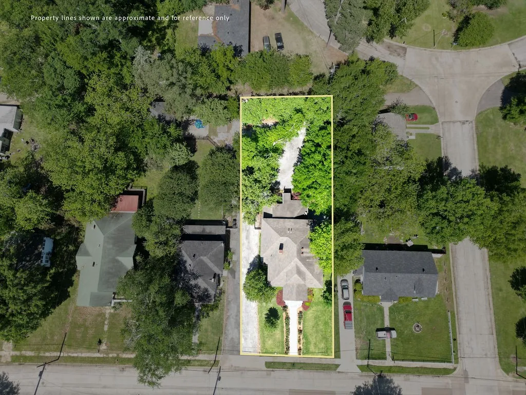Single Family Residence For Sale in Camp County , 218 N Texas Street, Pittsburg, Texas 75686, 8 Bedroom, 7 Bathroom, Garage spaces, 4,758 Sqft, built in 1913, Price $299,000, mls#21255100, Real Estate Agent in Pittsburg, Homes For Sale in Camp county, Homes For Sale in Pittsburg, Realtor in Pittsburg Texas, Real Estate Brokerage Independent Realty Texas, Luminita Cordes Realtor