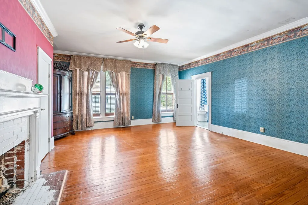 Single Family Residence For Sale in Camp County , 218 N Texas Street, Pittsburg, Texas 75686, 8 Bedroom, 7 Bathroom, Garage spaces, 4,758 Sqft, built in 1913, Price $299,000, mls#21255100, Real Estate Agent in Pittsburg, Homes For Sale in Camp county, Homes For Sale in Pittsburg, Realtor in Pittsburg Texas, Real Estate Brokerage Independent Realty Texas, Luminita Cordes Realtor