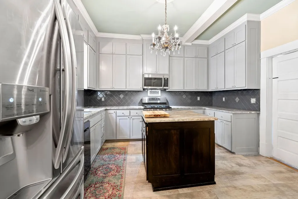 Single Family Residence For Sale in Camp County , 218 N Texas Street, Pittsburg, Texas 75686, 8 Bedroom, 7 Bathroom, Garage spaces, 4,758 Sqft, built in 1913, Price $299,000, mls#21255100, Real Estate Agent in Pittsburg, Homes For Sale in Camp county, Homes For Sale in Pittsburg, Realtor in Pittsburg Texas, Real Estate Brokerage Independent Realty Texas, Luminita Cordes Realtor