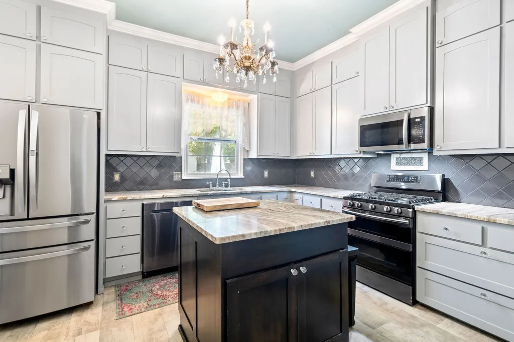 Single Family Residence For Sale in Camp County , 218 N Texas Street, Pittsburg, Texas 75686, 8 Bedroom, 7 Bathroom, Garage spaces, 4,758 Sqft, built in 1913, Price $299,000, mls#21255100, Real Estate Agent in Pittsburg, Homes For Sale in Camp county, Homes For Sale in Pittsburg, Realtor in Pittsburg Texas, Real Estate Brokerage Independent Realty Texas, Luminita Cordes Realtor
