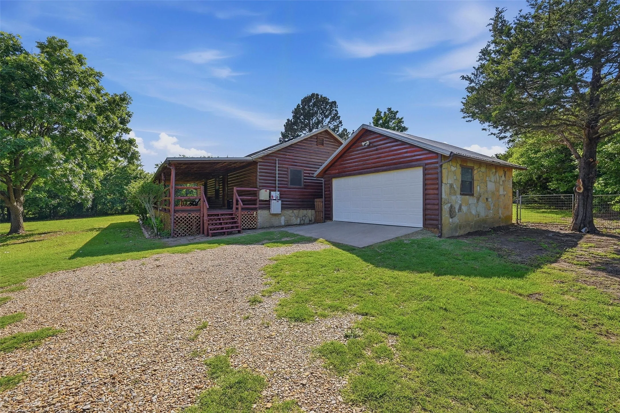 Single Family Residence For Sale in Grayson County , 1489 Calf Creek Lane, Sherman, Texas 75090, 3 Bedroom, 2 Bathroom, 2 Garage spaces, 1,120 Sqft, built in 2004, Preowned, mls#21138086, Real Estate Agent in Sherman, Homes For Sale in Grayson county, Homes For Sale in Sherman, Realtor in Sherman Texas, Real Estate Brokerage Independent Realty Texas, Luminita Cordes Realtor