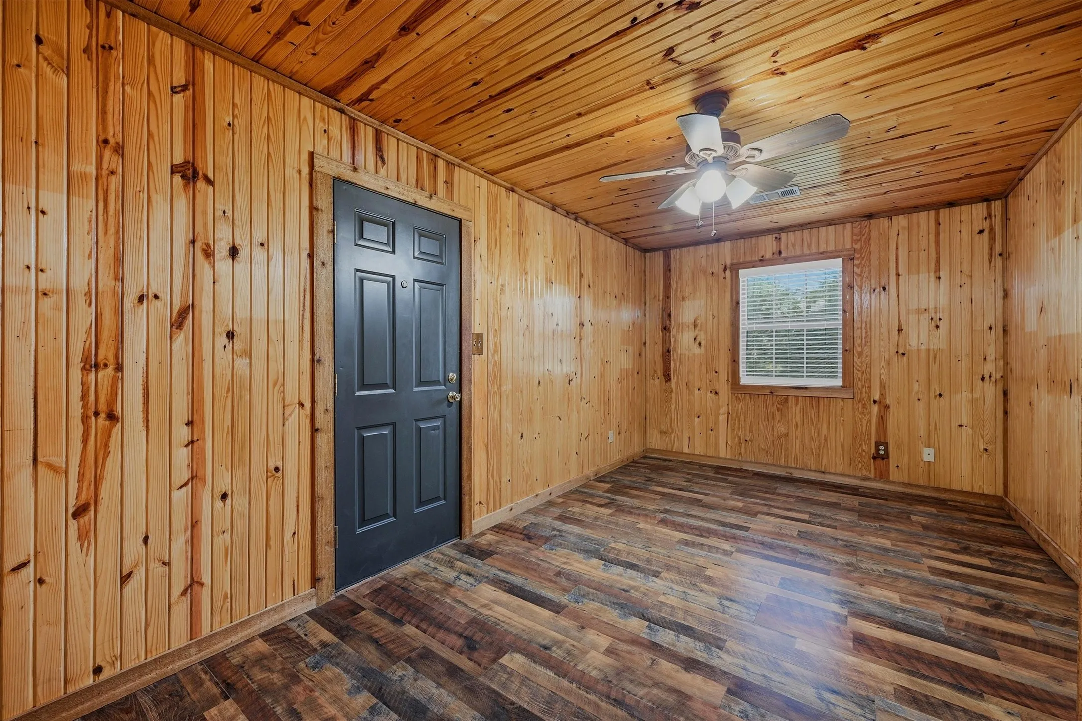 #rd bedroom has exterior door to front porch