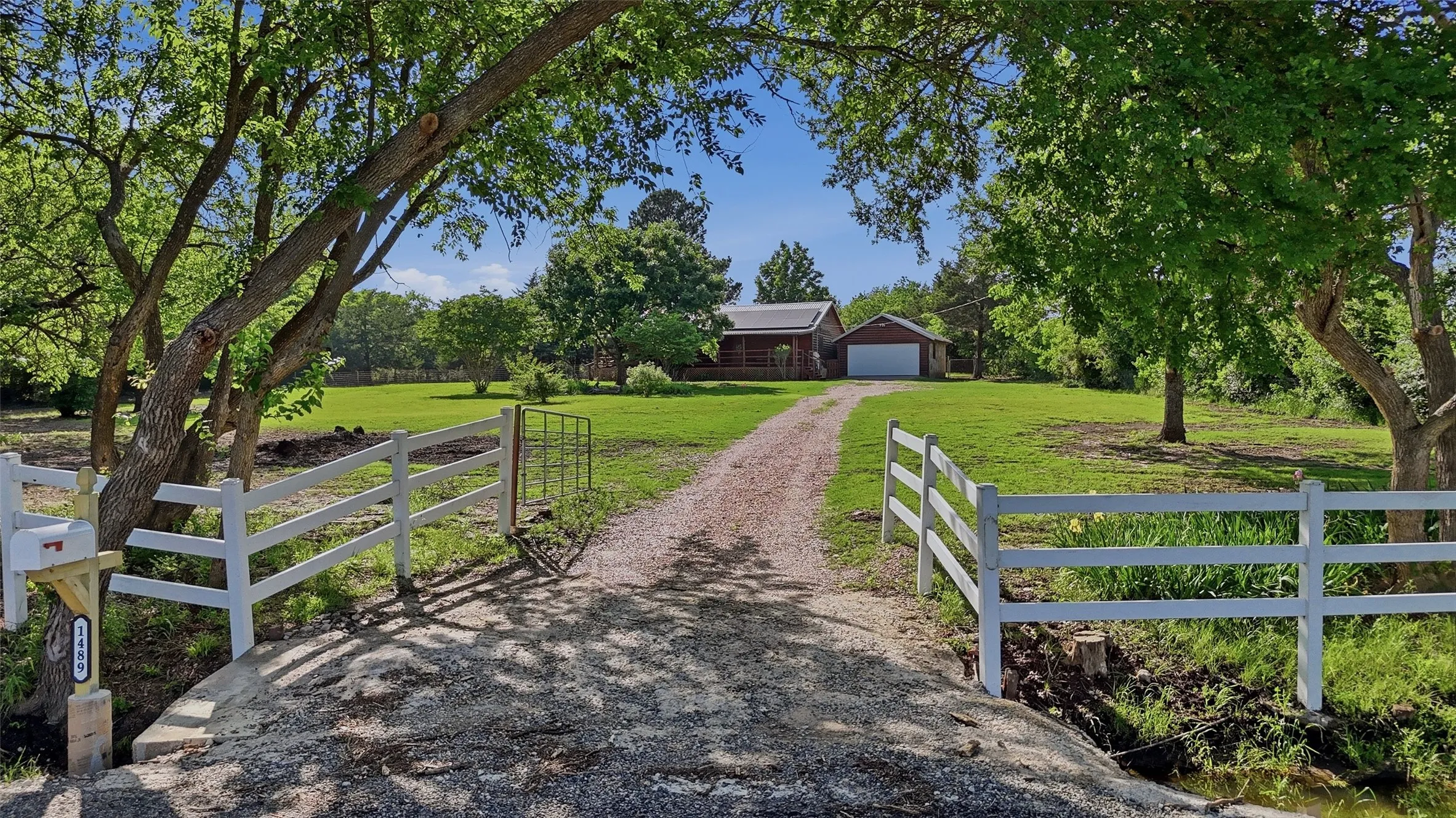 Single Family Residence For Sale in Grayson County , 1489 Calf Creek Lane, Sherman, Texas 75090, 3 Bedroom, 2 Bathroom, 2 Garage spaces, 1,120 Sqft, built in 2004, Preowned, mls#21138086, Real Estate Agent in Sherman, Homes For Sale in Grayson county, Homes For Sale in Sherman, Realtor in Sherman Texas, Real Estate Brokerage Independent Realty Texas, Luminita Cordes Realtor