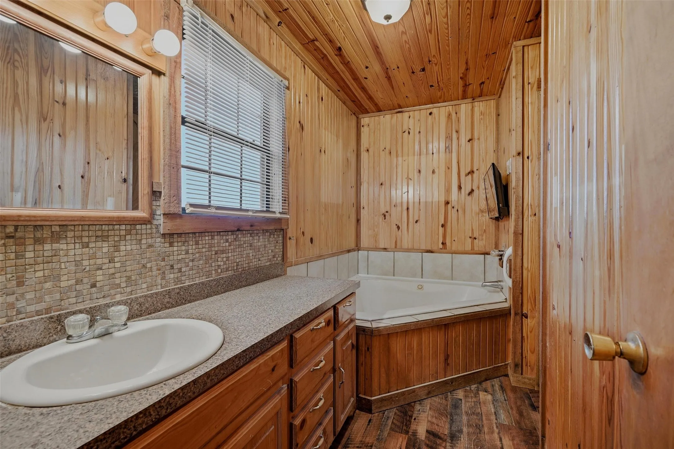Single Family Residence For Sale in Grayson County , 1489 Calf Creek Lane, Sherman, Texas 75090, 3 Bedroom, 2 Bathroom, 2 Garage spaces, 1,120 Sqft, built in 2004, Preowned, mls#21138086, Real Estate Agent in Sherman, Homes For Sale in Grayson county, Homes For Sale in Sherman, Realtor in Sherman Texas, Real Estate Brokerage Independent Realty Texas, Luminita Cordes Realtor
