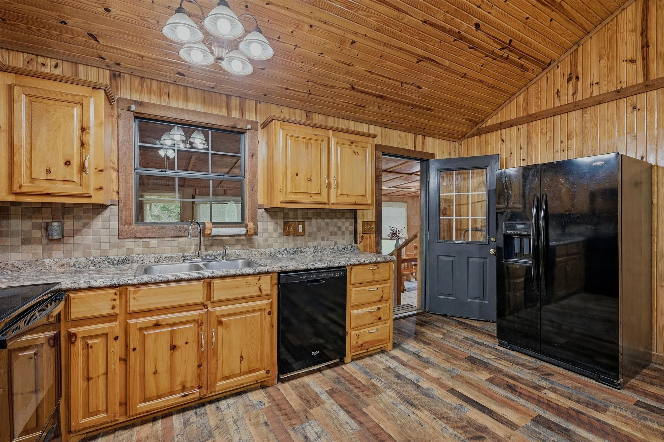 Single Family Residence For Sale in Grayson County , 1489 Calf Creek Lane, Sherman, Texas 75090, 3 Bedroom, 2 Bathroom, 2 Garage spaces, 1,120 Sqft, built in 2004, Preowned, mls#21138086, Real Estate Agent in Sherman, Homes For Sale in Grayson county, Homes For Sale in Sherman, Realtor in Sherman Texas, Real Estate Brokerage Independent Realty Texas, Luminita Cordes Realtor