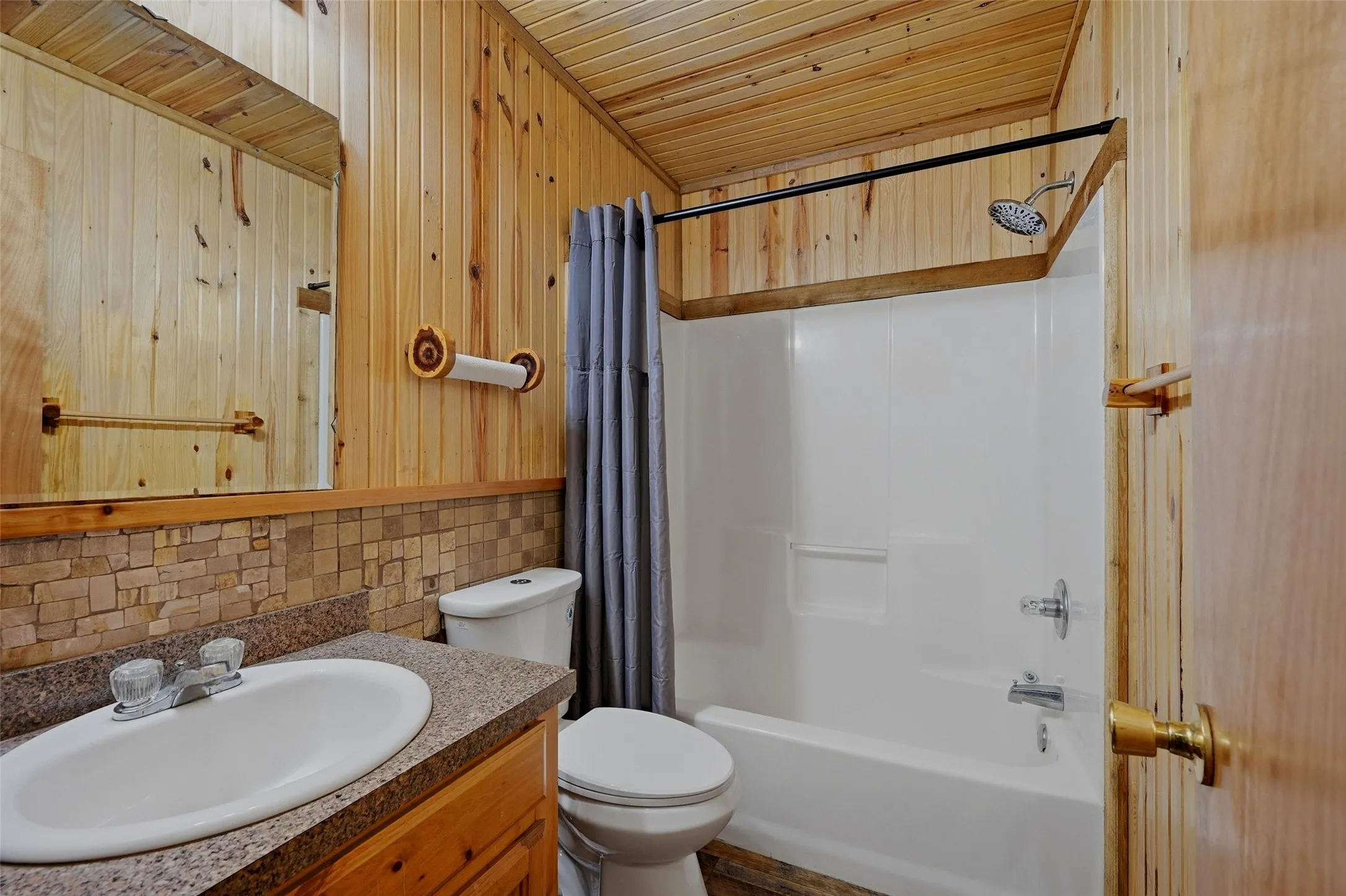 Single Family Residence For Sale in Grayson County , 1489 Calf Creek Lane, Sherman, Texas 75090, 3 Bedroom, 2 Bathroom, 2 Garage spaces, 1,120 Sqft, built in 2004, Preowned, mls#21138086, Real Estate Agent in Sherman, Homes For Sale in Grayson county, Homes For Sale in Sherman, Realtor in Sherman Texas, Real Estate Brokerage Independent Realty Texas, Luminita Cordes Realtor