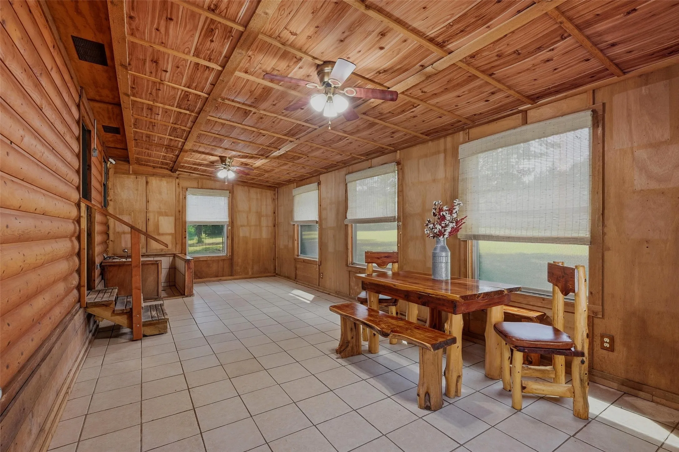 Single Family Residence For Sale in Grayson County , 1489 Calf Creek Lane, Sherman, Texas 75090, 3 Bedroom, 2 Bathroom, 2 Garage spaces, 1,120 Sqft, built in 2004, Preowned, mls#21138086, Real Estate Agent in Sherman, Homes For Sale in Grayson county, Homes For Sale in Sherman, Realtor in Sherman Texas, Real Estate Brokerage Independent Realty Texas, Luminita Cordes Realtor