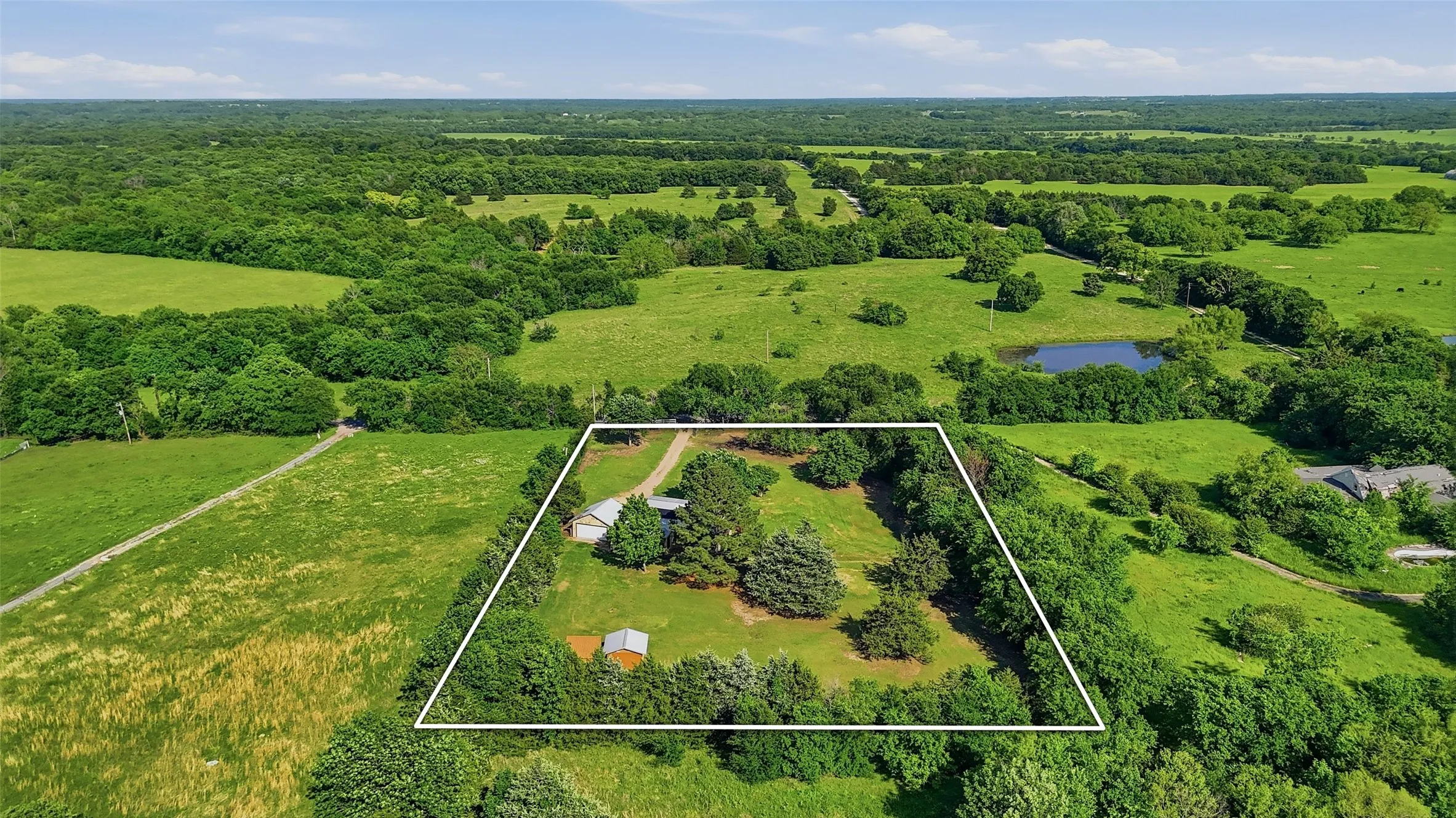 Single Family Residence For Sale in Grayson County , 1489 Calf Creek Lane, Sherman, Texas 75090, 3 Bedroom, 2 Bathroom, 2 Garage spaces, 1,120 Sqft, built in 2004, Preowned, mls#21138086, Real Estate Agent in Sherman, Homes For Sale in Grayson county, Homes For Sale in Sherman, Realtor in Sherman Texas, Real Estate Brokerage Independent Realty Texas, Luminita Cordes Realtor
