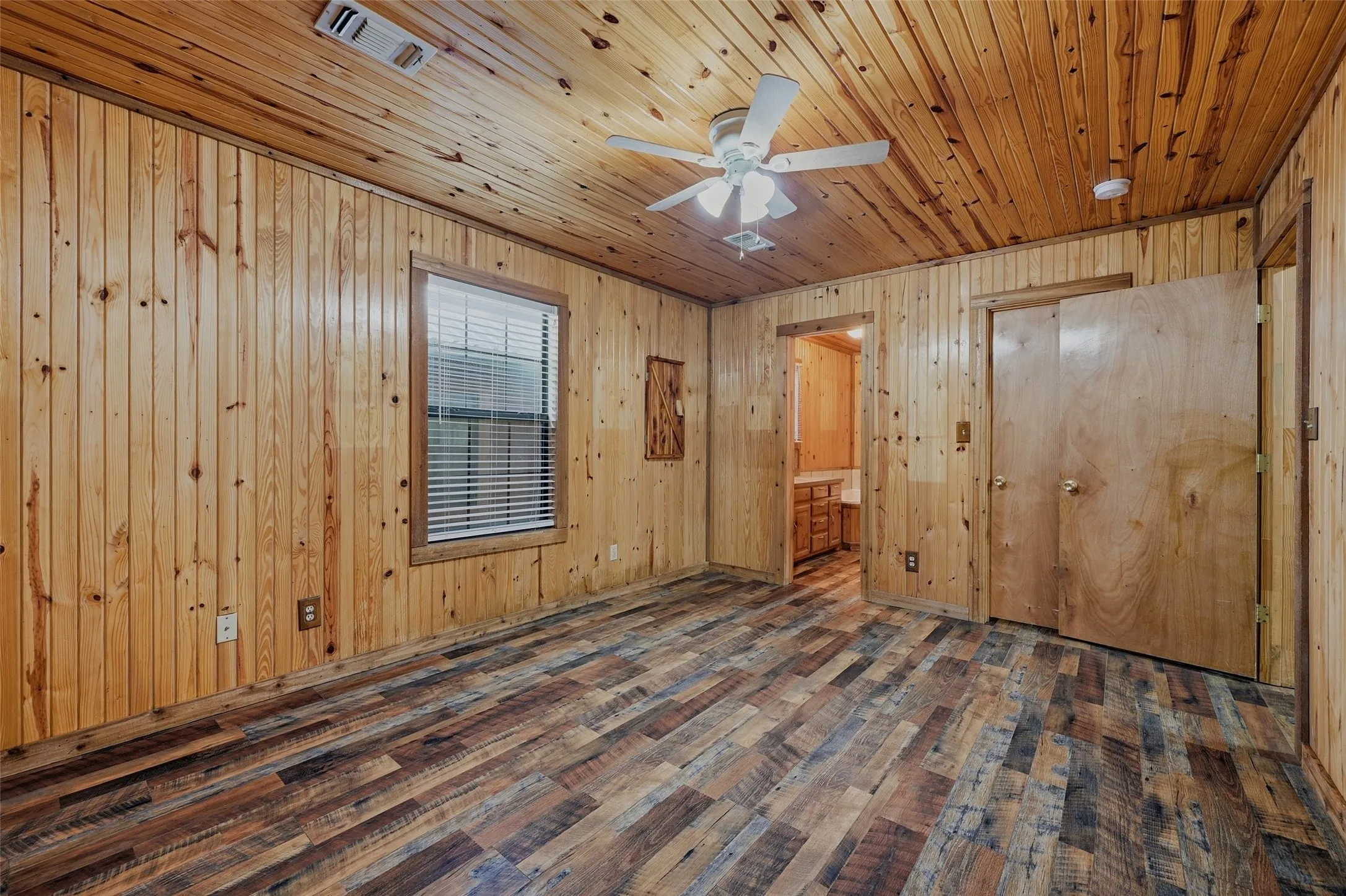 Single Family Residence For Sale in Grayson County , 1489 Calf Creek Lane, Sherman, Texas 75090, 3 Bedroom, 2 Bathroom, 2 Garage spaces, 1,120 Sqft, built in 2004, Preowned, mls#21138086, Real Estate Agent in Sherman, Homes For Sale in Grayson county, Homes For Sale in Sherman, Realtor in Sherman Texas, Real Estate Brokerage Independent Realty Texas, Luminita Cordes Realtor
