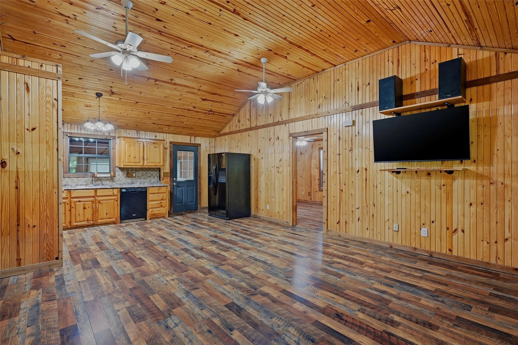 Single Family Residence For Sale in Grayson County , 1489 Calf Creek Lane, Sherman, Texas 75090, 3 Bedroom, 2 Bathroom, 2 Garage spaces, 1,120 Sqft, built in 2004, Preowned, mls#21138086, Real Estate Agent in Sherman, Homes For Sale in Grayson county, Homes For Sale in Sherman, Realtor in Sherman Texas, Real Estate Brokerage Independent Realty Texas, Luminita Cordes Realtor