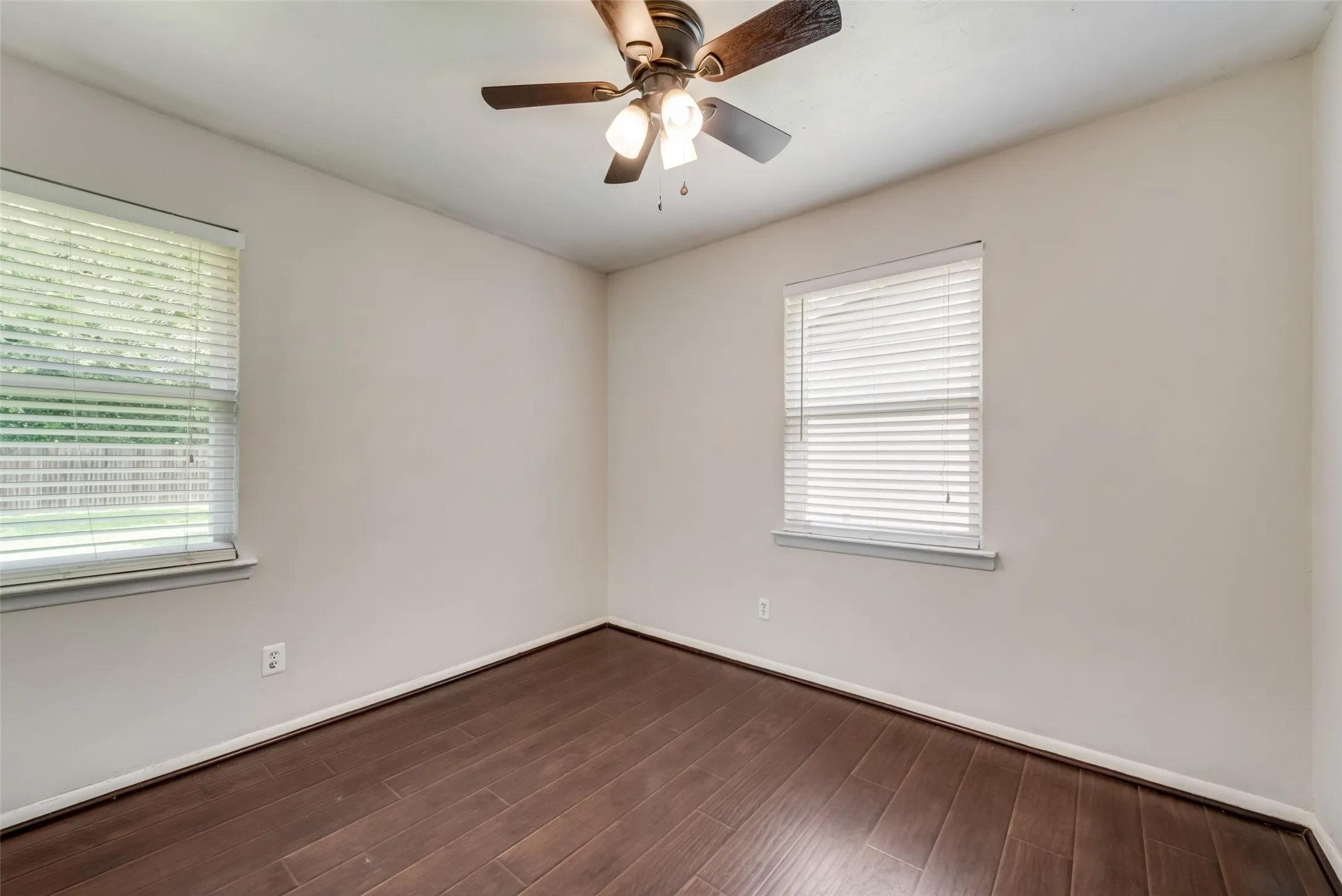 Single Family Residence For Rent in Dallas County , 438 Daniel Street, Richardson, Texas 75080, 3 Bedroom, 1 Bathroom, Garage spaces, 1,336 Sqft, built in 1955, Preowned, mls#21255702, Real Estate Agent in Richardson, Homes For Rent in Dallas county, Homes For Rent in Richardson, Realtor in Richardson Texas, Real Estate Brokerage Independent Realty Texas, Luminita Cordes Realtor