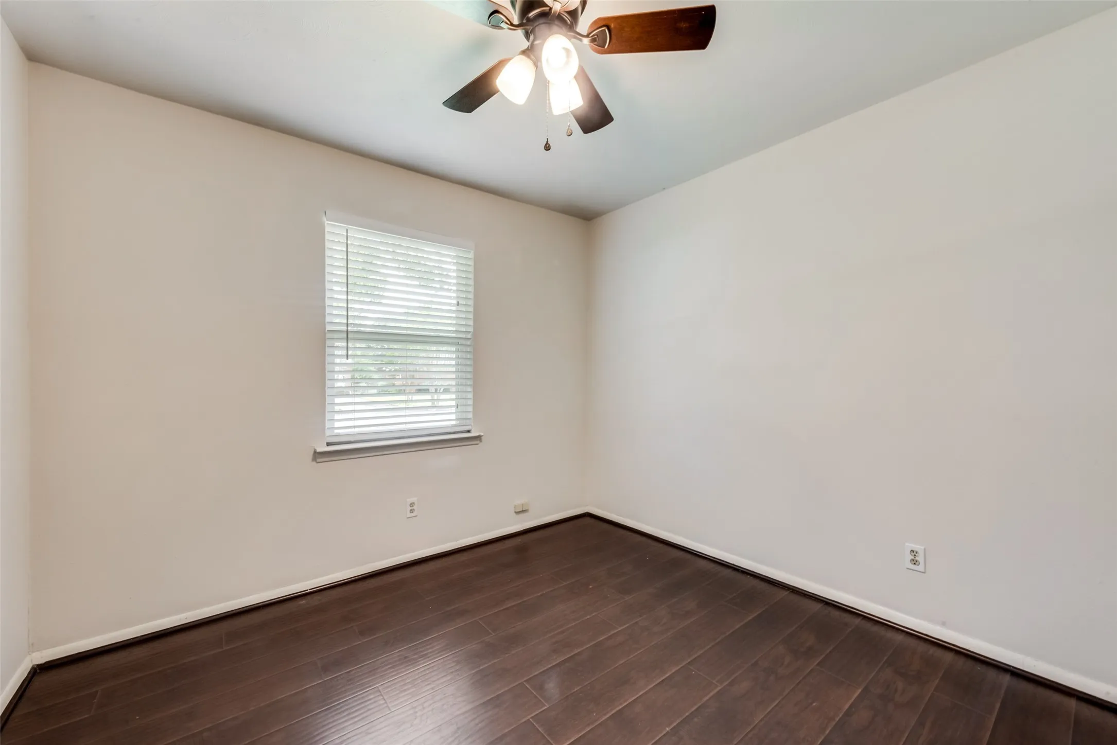 Single Family Residence For Rent in Dallas County , 438 Daniel Street, Richardson, Texas 75080, 3 Bedroom, 1 Bathroom, Garage spaces, 1,336 Sqft, built in 1955, Preowned, mls#21255702, Real Estate Agent in Richardson, Homes For Rent in Dallas county, Homes For Rent in Richardson, Realtor in Richardson Texas, Real Estate Brokerage Independent Realty Texas, Luminita Cordes Realtor
