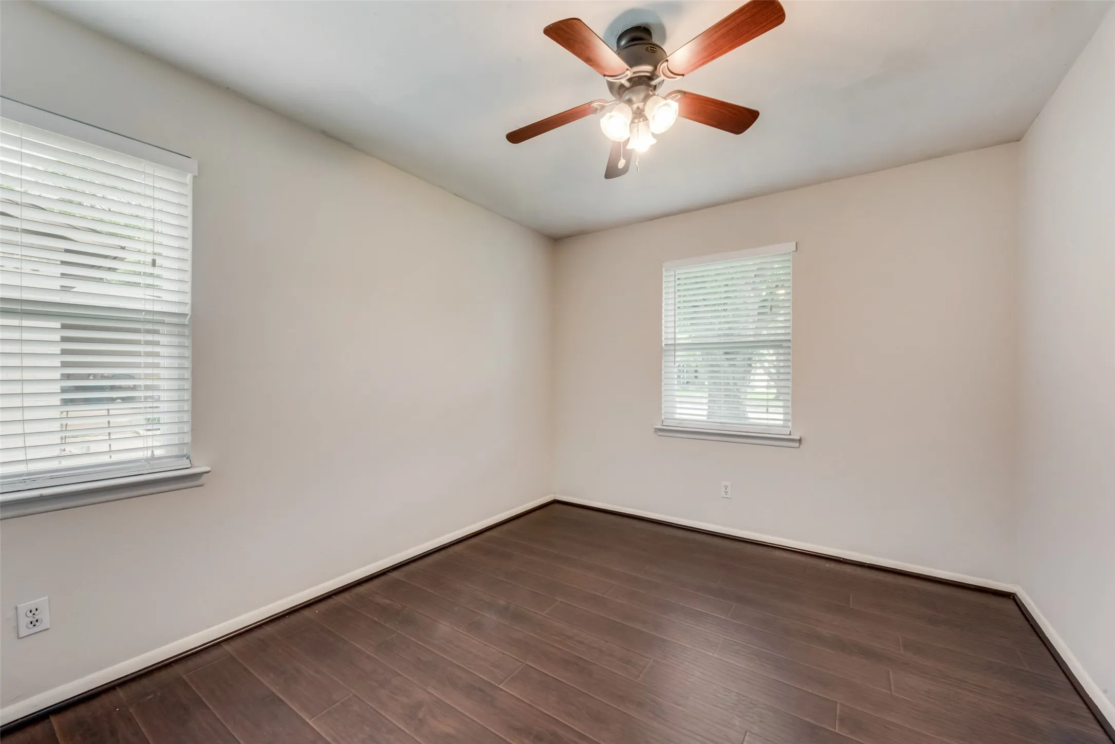 Single Family Residence For Rent in Dallas County , 438 Daniel Street, Richardson, Texas 75080, 3 Bedroom, 1 Bathroom, Garage spaces, 1,336 Sqft, built in 1955, Preowned, mls#21255702, Real Estate Agent in Richardson, Homes For Rent in Dallas county, Homes For Rent in Richardson, Realtor in Richardson Texas, Real Estate Brokerage Independent Realty Texas, Luminita Cordes Realtor