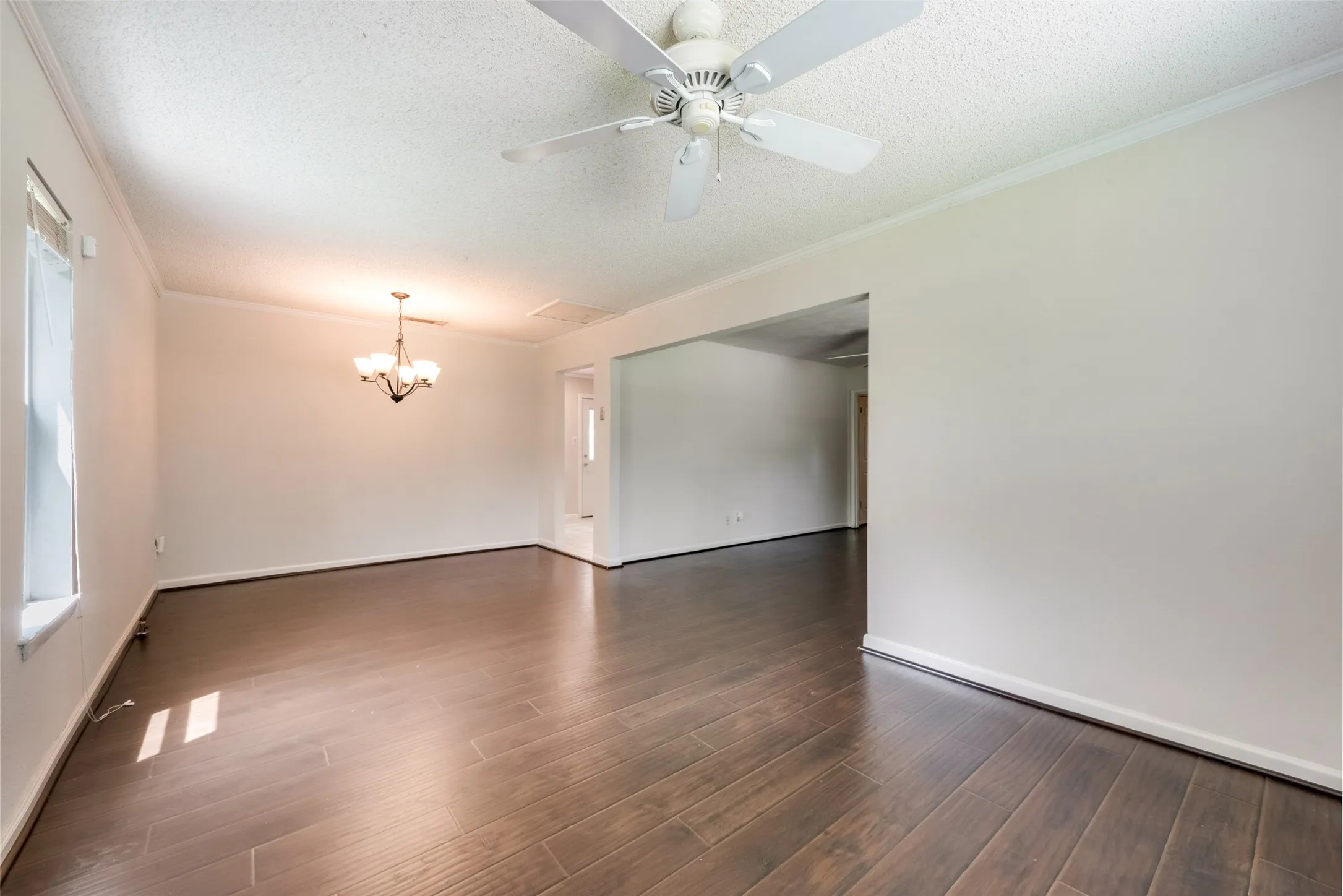 Single Family Residence For Rent in Dallas County , 438 Daniel Street, Richardson, Texas 75080, 3 Bedroom, 1 Bathroom, Garage spaces, 1,336 Sqft, built in 1955, Preowned, mls#21255702, Real Estate Agent in Richardson, Homes For Rent in Dallas county, Homes For Rent in Richardson, Realtor in Richardson Texas, Real Estate Brokerage Independent Realty Texas, Luminita Cordes Realtor