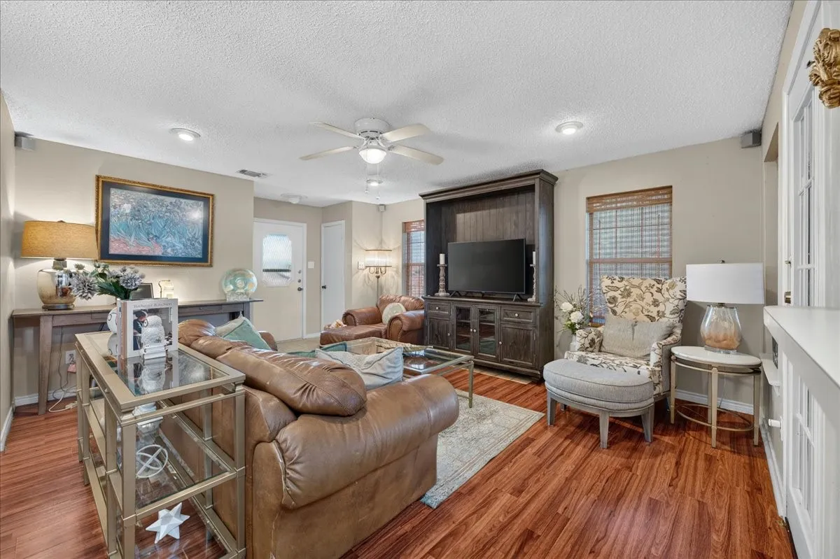 Duplex For Sale in Rockwall County , 210 & 212 SAINT MARYS Place, Rockwall, Texas 75087, 4 Bedroom, 4 Bathroom, 2 Garage spaces, 0 Sqft, built in 1984, Preowned, mls#21258414, Real Estate Agent in Rockwall, Homes For Sale in Rockwall county, Homes For Sale in Rockwall, Realtor in Rockwall Texas, Real Estate Brokerage Independent Realty Texas, Luminita Cordes Realtor
