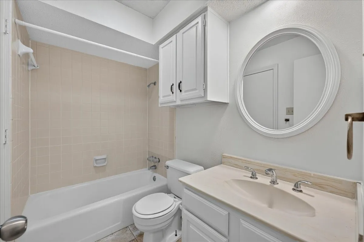 Duplex For Sale in Rockwall County , 210 & 212 SAINT MARYS Place, Rockwall, Texas 75087, 4 Bedroom, 4 Bathroom, 2 Garage spaces, 0 Sqft, built in 1984, Preowned, mls#21258414, Real Estate Agent in Rockwall, Homes For Sale in Rockwall county, Homes For Sale in Rockwall, Realtor in Rockwall Texas, Real Estate Brokerage Independent Realty Texas, Luminita Cordes Realtor