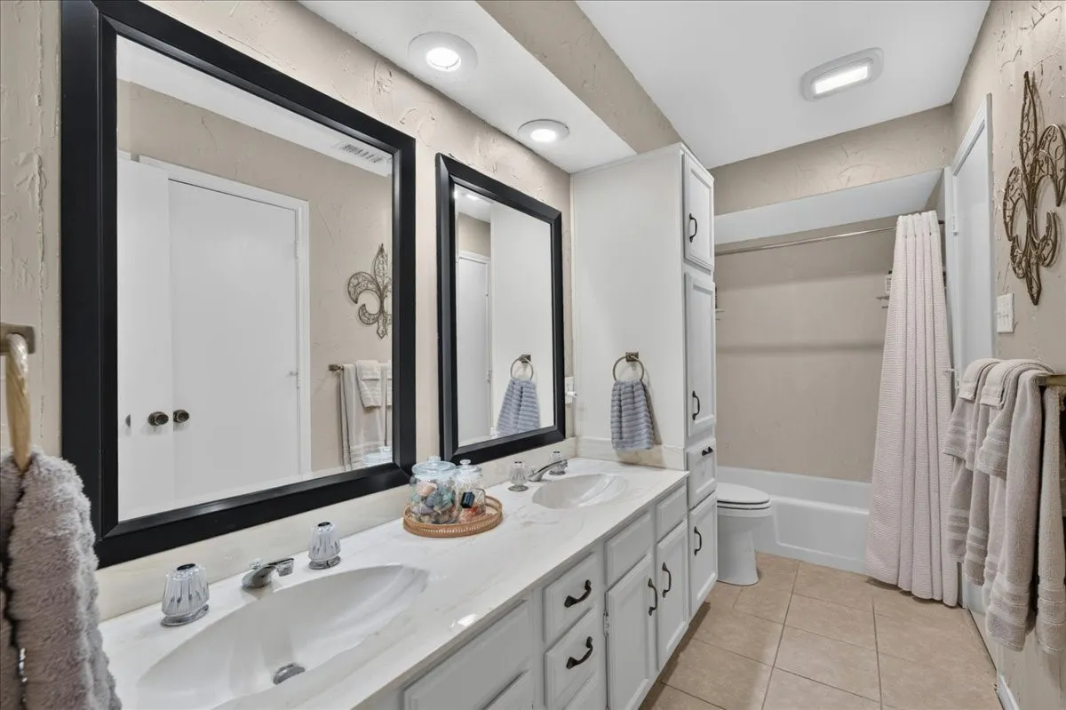 Duplex For Sale in Rockwall County , 210 & 212 SAINT MARYS Place, Rockwall, Texas 75087, 4 Bedroom, 4 Bathroom, 2 Garage spaces, 0 Sqft, built in 1984, Preowned, mls#21258414, Real Estate Agent in Rockwall, Homes For Sale in Rockwall county, Homes For Sale in Rockwall, Realtor in Rockwall Texas, Real Estate Brokerage Independent Realty Texas, Luminita Cordes Realtor