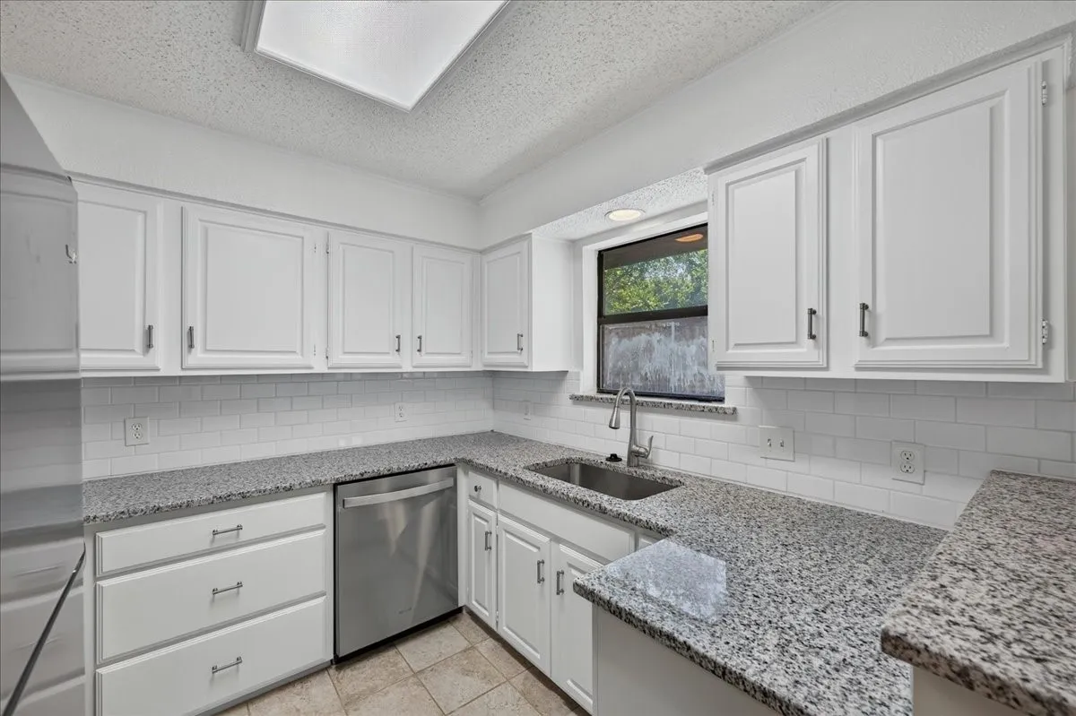 Duplex For Sale in Rockwall County , 210 & 212 SAINT MARYS Place, Rockwall, Texas 75087, 4 Bedroom, 4 Bathroom, 2 Garage spaces, 0 Sqft, built in 1984, Preowned, mls#21258414, Real Estate Agent in Rockwall, Homes For Sale in Rockwall county, Homes For Sale in Rockwall, Realtor in Rockwall Texas, Real Estate Brokerage Independent Realty Texas, Luminita Cordes Realtor