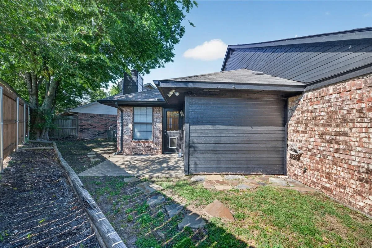 Duplex For Sale in Rockwall County , 210 & 212 SAINT MARYS Place, Rockwall, Texas 75087, 4 Bedroom, 4 Bathroom, 2 Garage spaces, 0 Sqft, built in 1984, Preowned, mls#21258414, Real Estate Agent in Rockwall, Homes For Sale in Rockwall county, Homes For Sale in Rockwall, Realtor in Rockwall Texas, Real Estate Brokerage Independent Realty Texas, Luminita Cordes Realtor