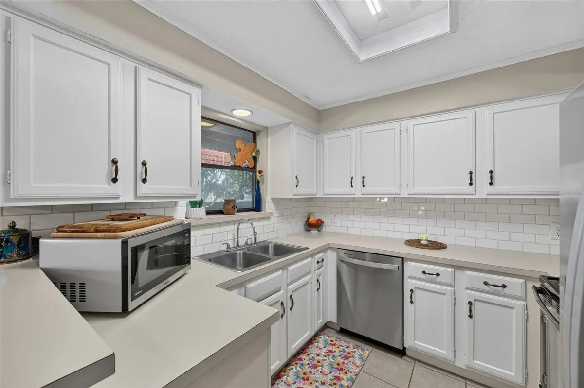 Duplex For Sale in Rockwall County , 210 & 212 SAINT MARYS Place, Rockwall, Texas 75087, 4 Bedroom, 4 Bathroom, 2 Garage spaces, 0 Sqft, built in 1984, Preowned, mls#21258414, Real Estate Agent in Rockwall, Homes For Sale in Rockwall county, Homes For Sale in Rockwall, Realtor in Rockwall Texas, Real Estate Brokerage Independent Realty Texas, Luminita Cordes Realtor