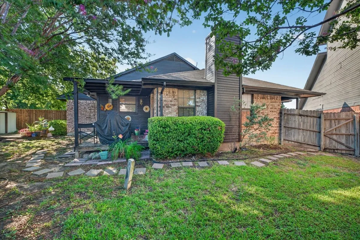 Duplex For Sale in Rockwall County , 210 & 212 SAINT MARYS Place, Rockwall, Texas 75087, 4 Bedroom, 4 Bathroom, 2 Garage spaces, 0 Sqft, built in 1984, Preowned, mls#21258414, Real Estate Agent in Rockwall, Homes For Sale in Rockwall county, Homes For Sale in Rockwall, Realtor in Rockwall Texas, Real Estate Brokerage Independent Realty Texas, Luminita Cordes Realtor