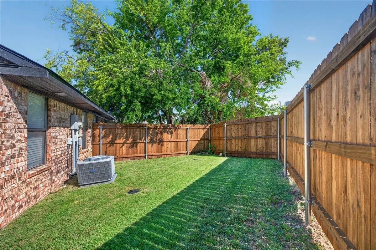 Duplex For Sale in Rockwall County , 210 & 212 SAINT MARYS Place, Rockwall, Texas 75087, 4 Bedroom, 4 Bathroom, 2 Garage spaces, 0 Sqft, built in 1984, Preowned, mls#21258414, Real Estate Agent in Rockwall, Homes For Sale in Rockwall county, Homes For Sale in Rockwall, Realtor in Rockwall Texas, Real Estate Brokerage Independent Realty Texas, Luminita Cordes Realtor