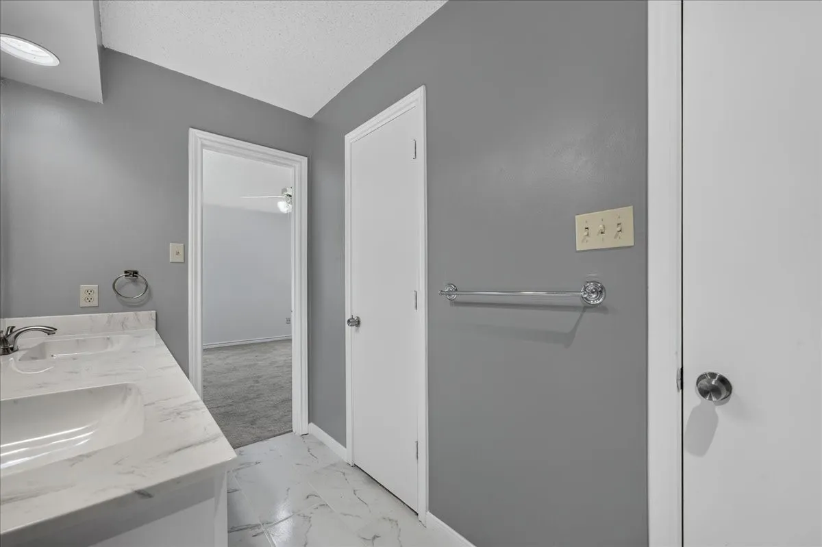 Duplex For Sale in Rockwall County , 210 & 212 SAINT MARYS Place, Rockwall, Texas 75087, 4 Bedroom, 4 Bathroom, 2 Garage spaces, 0 Sqft, built in 1984, Preowned, mls#21258414, Real Estate Agent in Rockwall, Homes For Sale in Rockwall county, Homes For Sale in Rockwall, Realtor in Rockwall Texas, Real Estate Brokerage Independent Realty Texas, Luminita Cordes Realtor