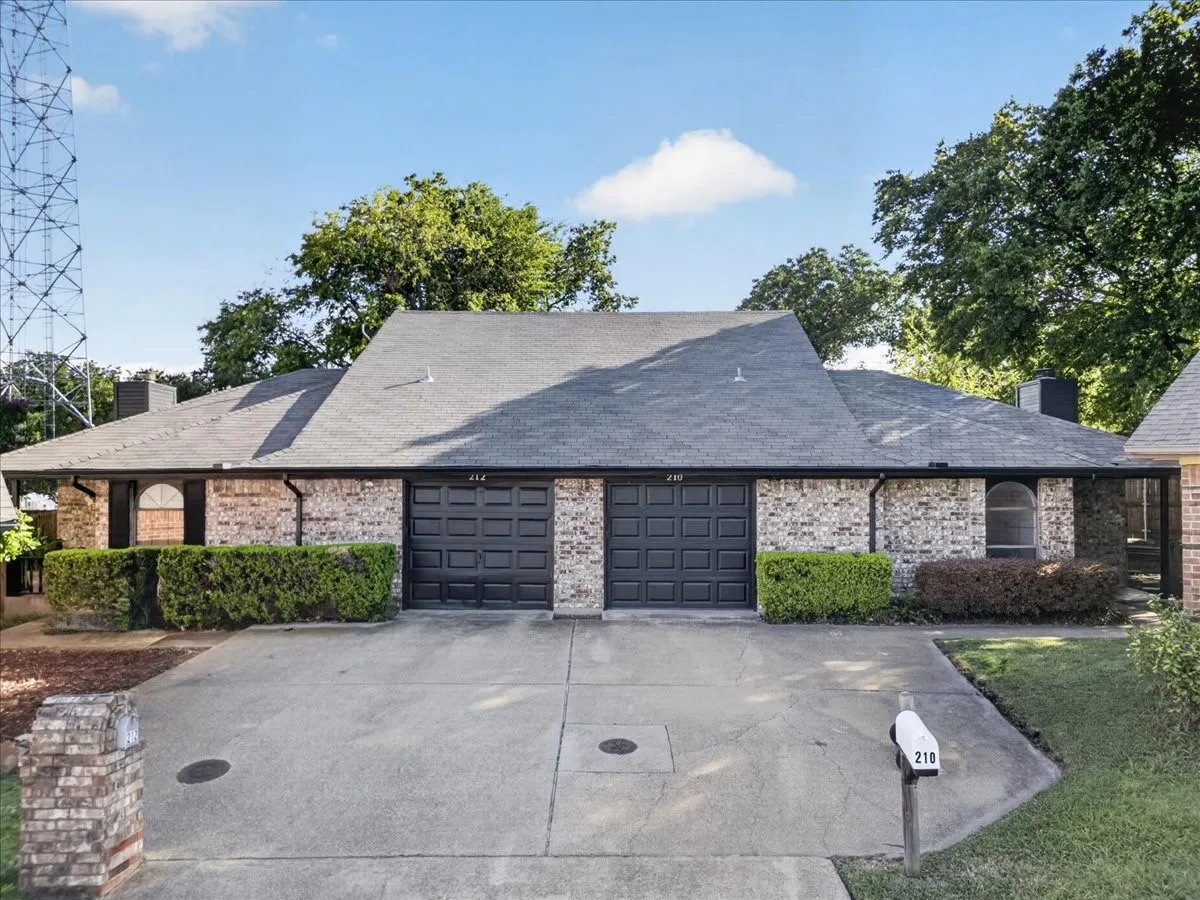Duplex For Sale in Rockwall County , 210 & 212 SAINT MARYS Place, Rockwall, Texas 75087, 4 Bedroom, 4 Bathroom, 2 Garage spaces, 0 Sqft, built in 1984, Preowned, mls#21258414, Real Estate Agent in Rockwall, Homes For Sale in Rockwall county, Homes For Sale in Rockwall, Realtor in Rockwall Texas, Real Estate Brokerage Independent Realty Texas, Luminita Cordes Realtor