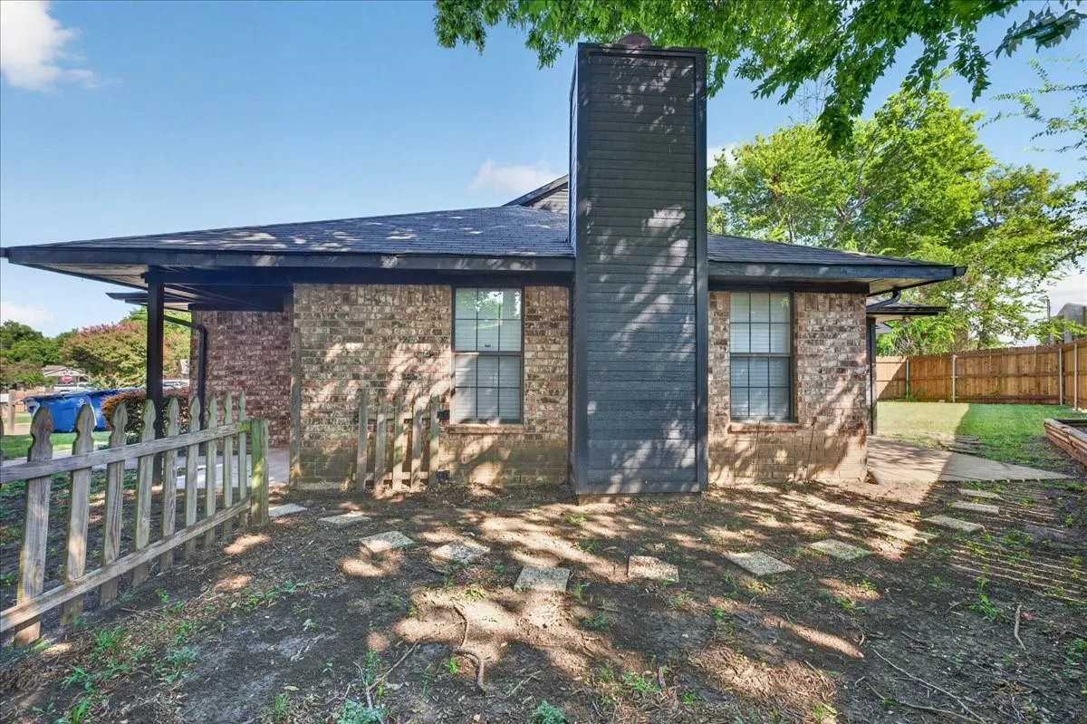 Duplex For Sale in Rockwall County , 210 & 212 SAINT MARYS Place, Rockwall, Texas 75087, 4 Bedroom, 4 Bathroom, 2 Garage spaces, 0 Sqft, built in 1984, Preowned, mls#21258414, Real Estate Agent in Rockwall, Homes For Sale in Rockwall county, Homes For Sale in Rockwall, Realtor in Rockwall Texas, Real Estate Brokerage Independent Realty Texas, Luminita Cordes Realtor