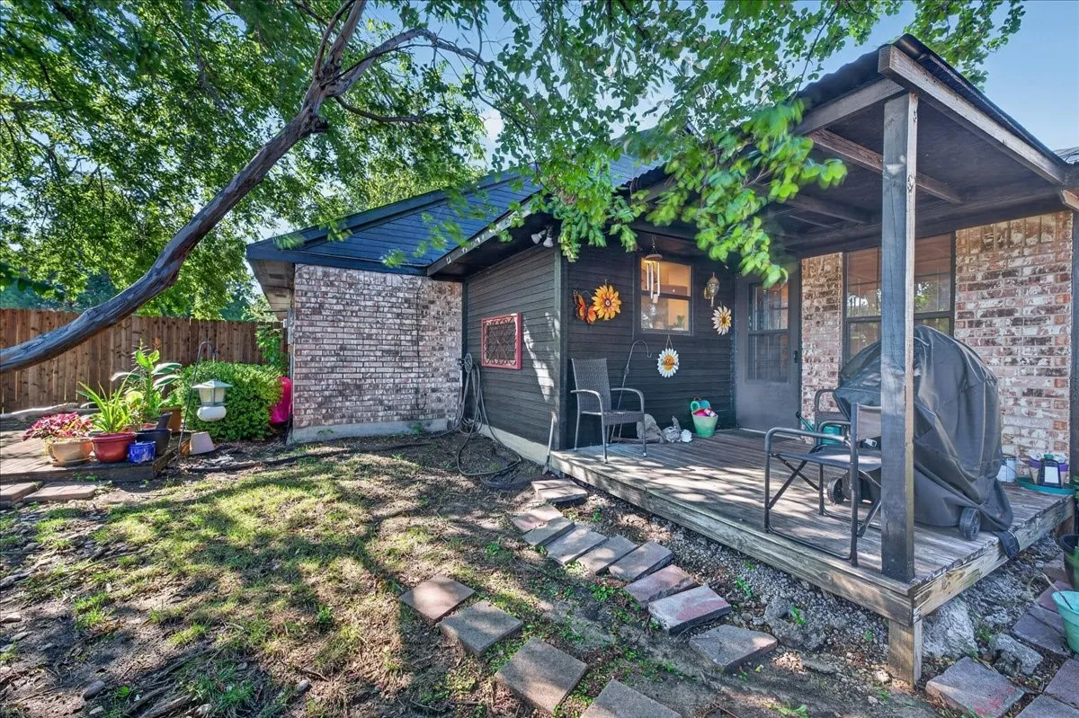 Duplex For Sale in Rockwall County , 210 & 212 SAINT MARYS Place, Rockwall, Texas 75087, 4 Bedroom, 4 Bathroom, 2 Garage spaces, 0 Sqft, built in 1984, Preowned, mls#21258414, Real Estate Agent in Rockwall, Homes For Sale in Rockwall county, Homes For Sale in Rockwall, Realtor in Rockwall Texas, Real Estate Brokerage Independent Realty Texas, Luminita Cordes Realtor