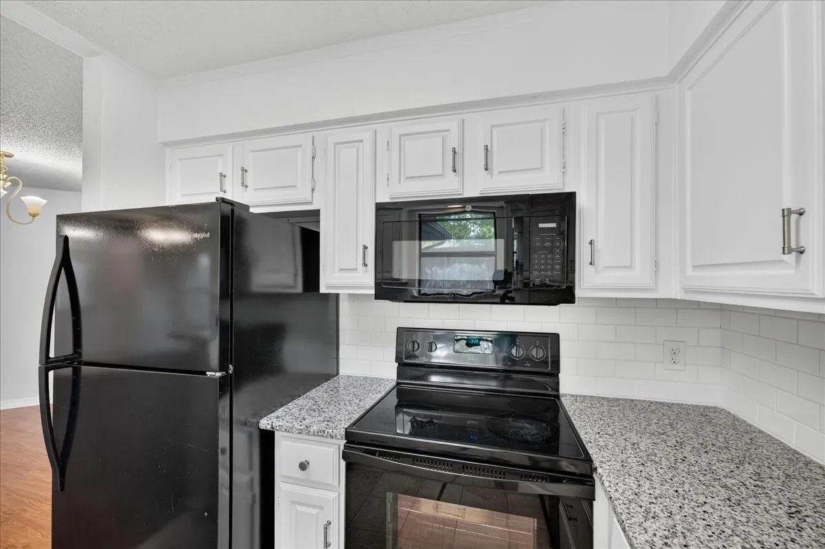 Duplex For Sale in Rockwall County , 210 & 212 SAINT MARYS Place, Rockwall, Texas 75087, 4 Bedroom, 4 Bathroom, 2 Garage spaces, 0 Sqft, built in 1984, Preowned, mls#21258414, Real Estate Agent in Rockwall, Homes For Sale in Rockwall county, Homes For Sale in Rockwall, Realtor in Rockwall Texas, Real Estate Brokerage Independent Realty Texas, Luminita Cordes Realtor