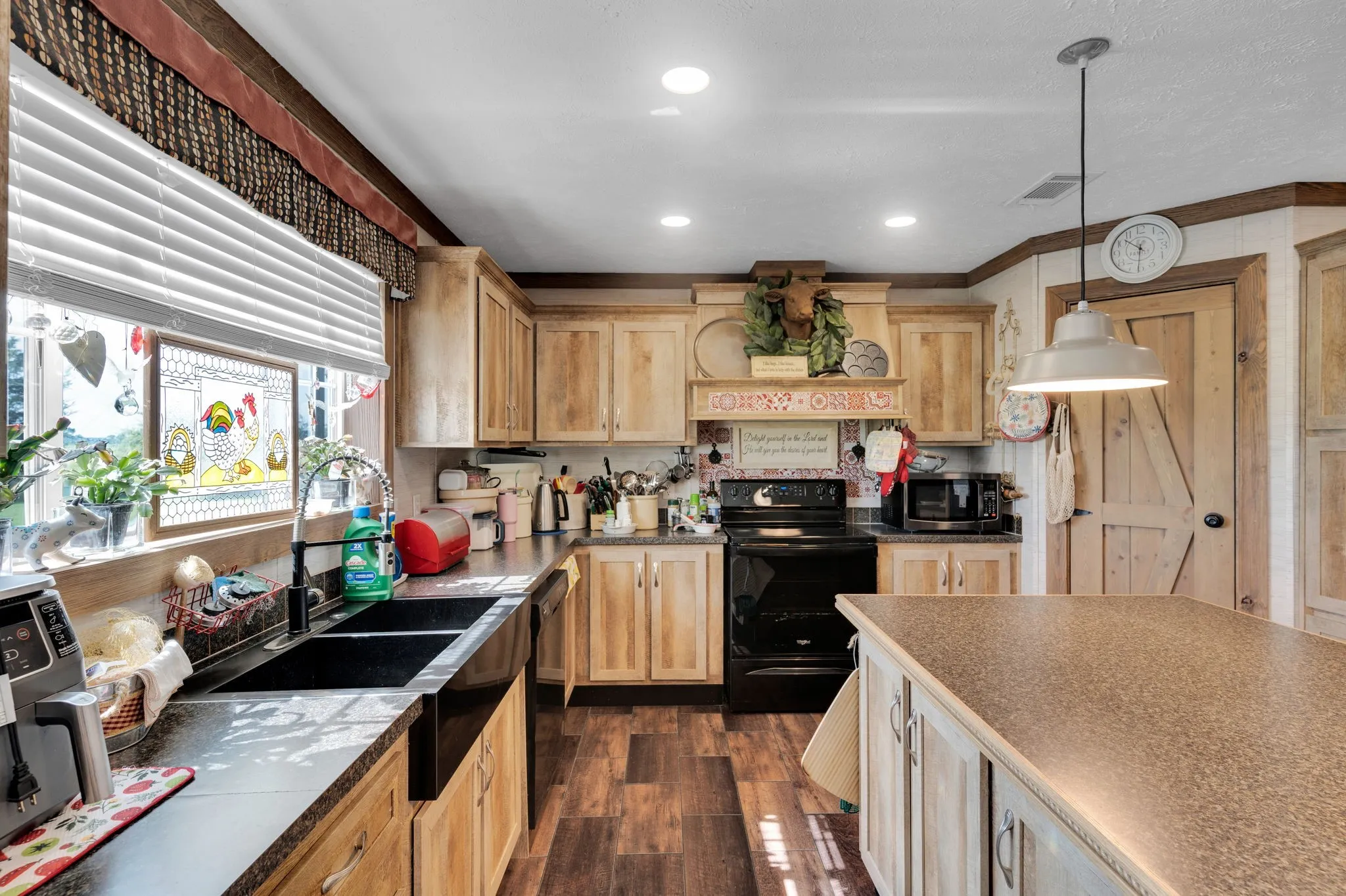 Kitchen with an island and lots of cabinet space and work space