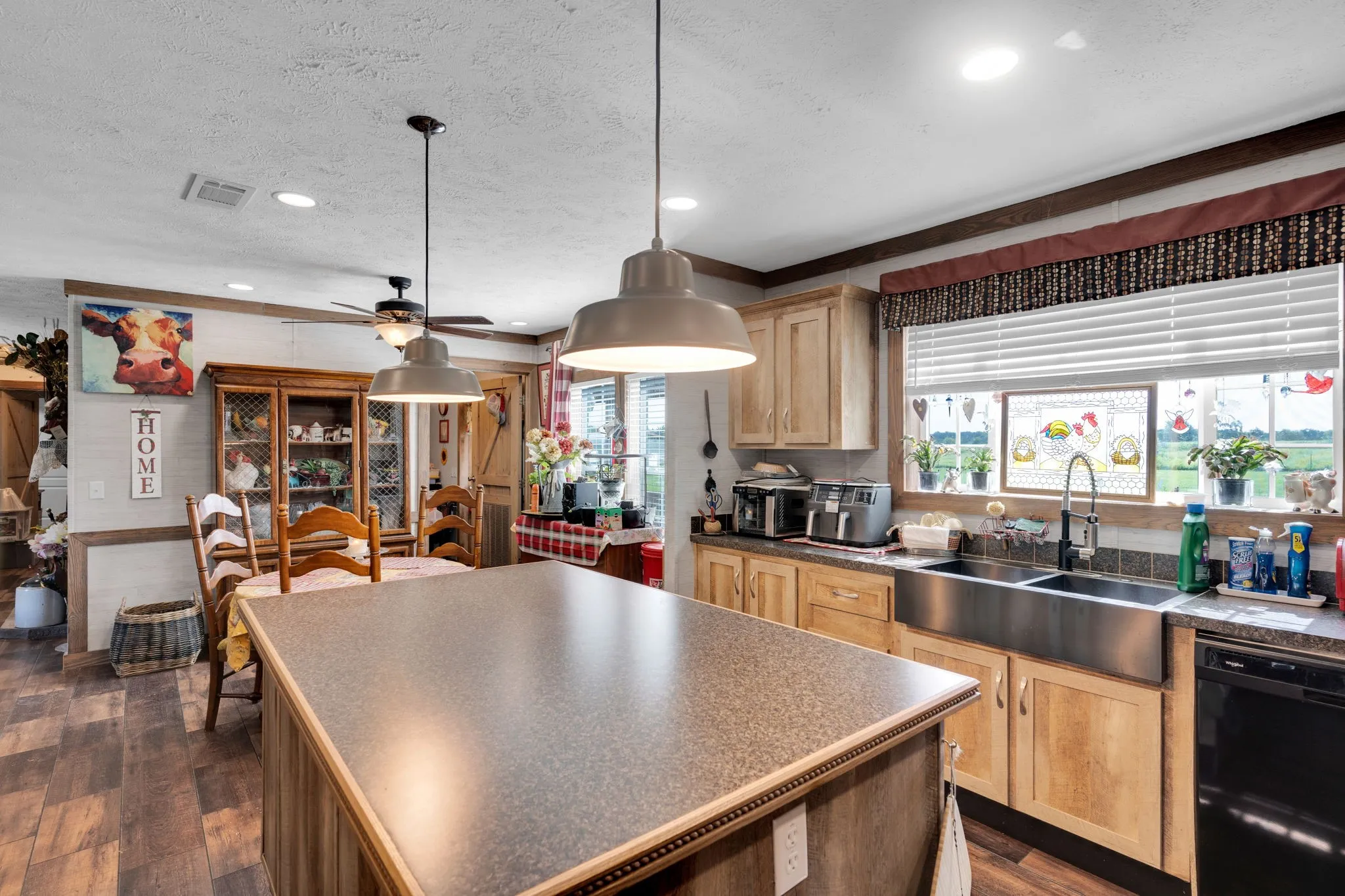Kitchen with an island and lots of cabinet space and work space