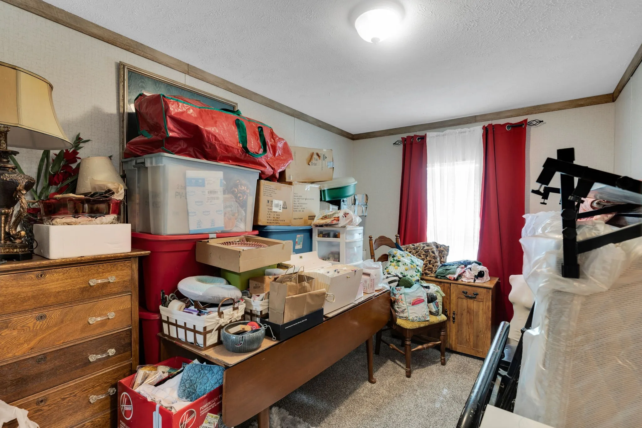 Secondary room for living or storage
