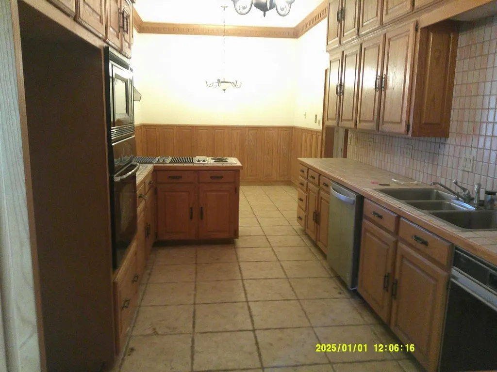 Single Family Residence For Sale in Bowie County , 3726 County Road 4284, Simms, Texas 75574, 3 Bedrooms, 3 Bathrooms, Garage spaces, 4,275 Sqft, built in 1985, Preowned, Price $369,000, mls#21257391, Real Estate Agent in Simms, Homes For Sale in Bowie county, Homes For Sale in Simms, Realtor in Simms Texas, Real Estate Brokerage Independent Realty Texas, Luminita Cordes Realtor