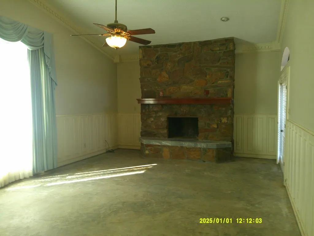 Single Family Residence For Sale in Bowie County , 3726 County Road 4284, Simms, Texas 75574, 3 Bedrooms, 3 Bathrooms, Garage spaces, 4,275 Sqft, built in 1985, Preowned, Price $369,000, mls#21257391, Real Estate Agent in Simms, Homes For Sale in Bowie county, Homes For Sale in Simms, Realtor in Simms Texas, Real Estate Brokerage Independent Realty Texas, Luminita Cordes Realtor