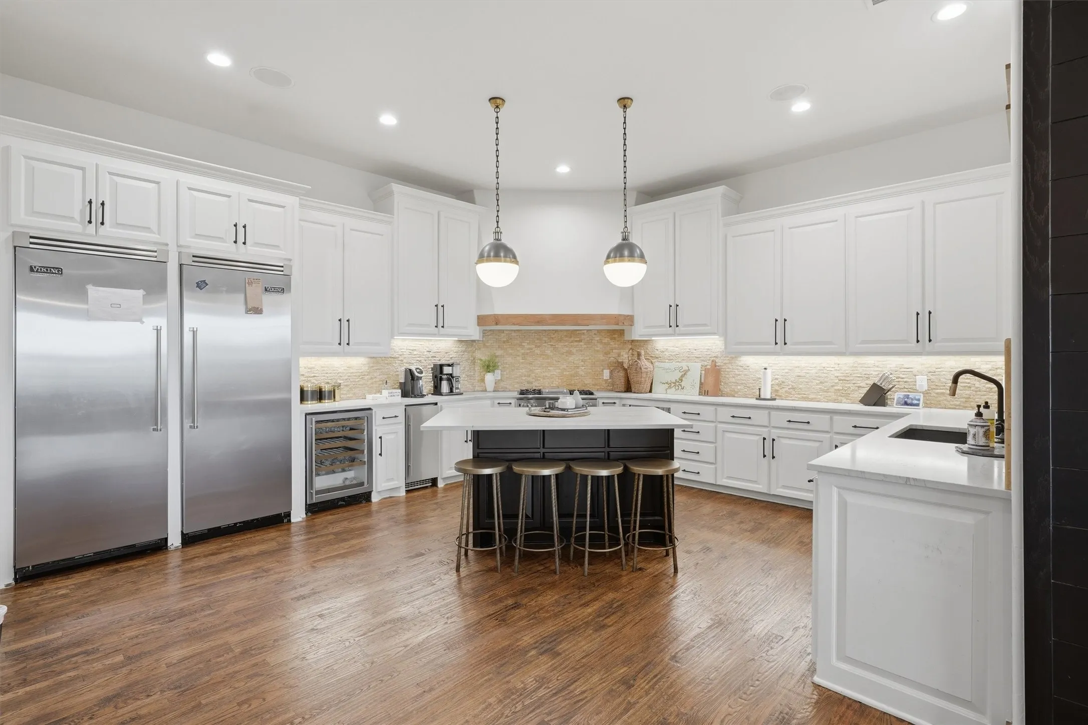 Single Family Residence For Sale in Palo Pinto County , 2135 Century Oak Drive, Graford, Texas 76449, 6 Bedrooms, 7 Bathrooms, 2 Garage spaces, 6,185 Sqft, built in 2011, Preowned, Price $2,495,000, mls#21256978, Real Estate Agent in Graford, Homes For Sale in Palo Pinto county, Homes For Sale in Graford, Realtor in Graford Texas, Real Estate Brokerage Independent Realty Texas, Luminita Cordes Realtor