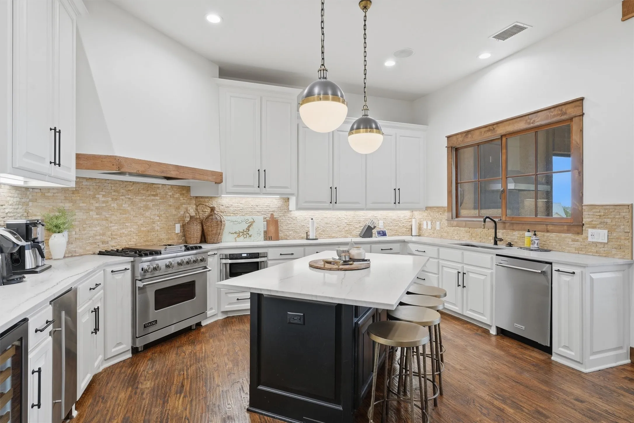 Single Family Residence For Sale in Palo Pinto County , 2135 Century Oak Drive, Graford, Texas 76449, 6 Bedrooms, 7 Bathrooms, 2 Garage spaces, 6,185 Sqft, built in 2011, Preowned, Price $2,495,000, mls#21256978, Real Estate Agent in Graford, Homes For Sale in Palo Pinto county, Homes For Sale in Graford, Realtor in Graford Texas, Real Estate Brokerage Independent Realty Texas, Luminita Cordes Realtor