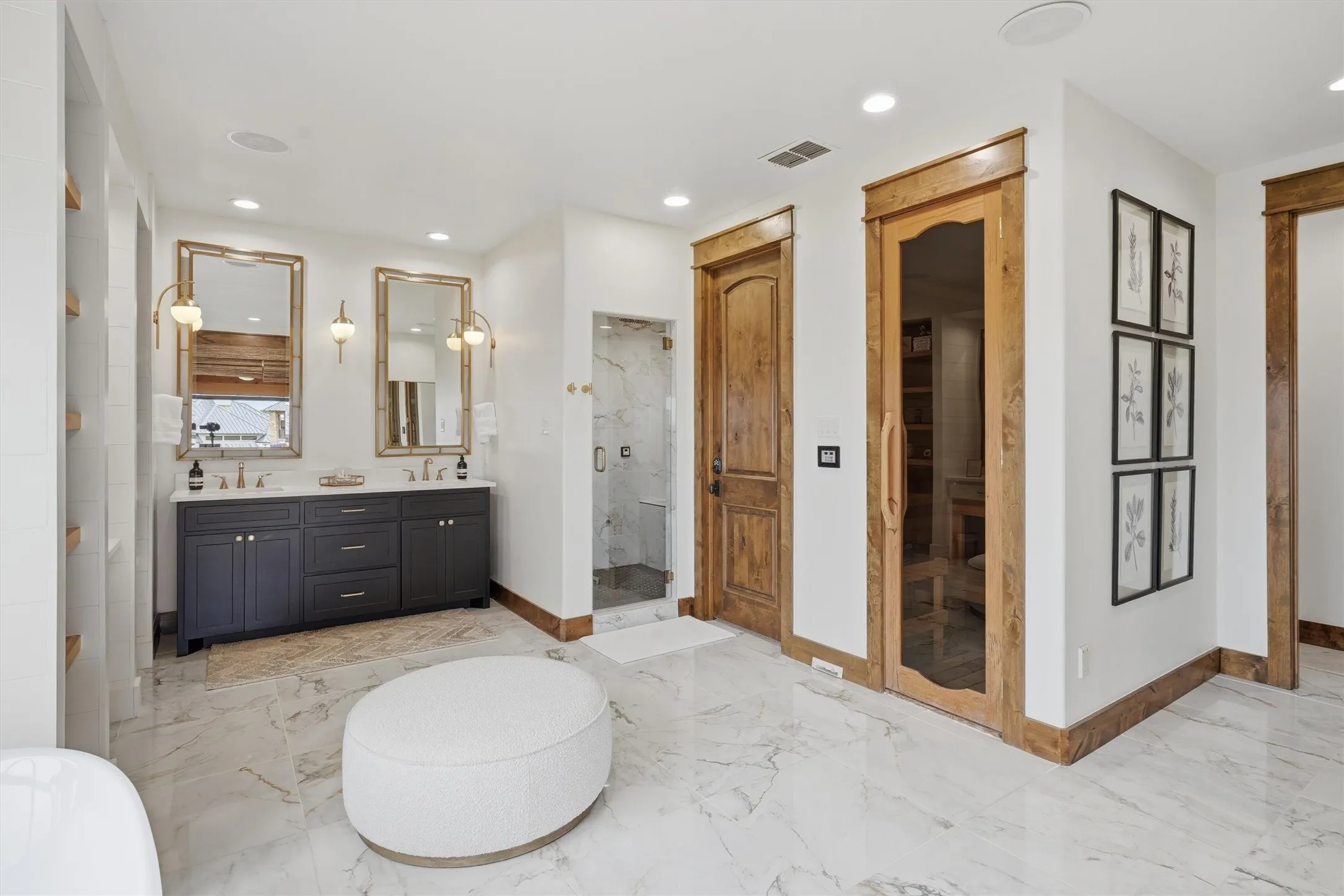 Single Family Residence For Sale in Palo Pinto County , 2135 Century Oak Drive, Graford, Texas 76449, 6 Bedrooms, 7 Bathrooms, 2 Garage spaces, 6,185 Sqft, built in 2011, Preowned, Price $2,495,000, mls#21256978, Real Estate Agent in Graford, Homes For Sale in Palo Pinto county, Homes For Sale in Graford, Realtor in Graford Texas, Real Estate Brokerage Independent Realty Texas, Luminita Cordes Realtor