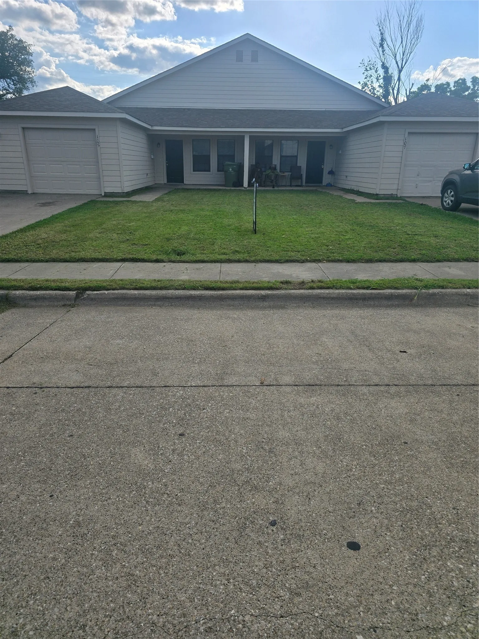 Duplex For Sale in Dallas County , 105 Garfield Street, Garland, Texas 75042, 6 Bedroom, 4 Bathroom, 2 Garage spaces, 0 Sqft, built in 2000, mls#21258561, Real Estate Agent in Garland, Homes For Sale in Dallas county, Homes For Sale in Garland, Realtor in Garland Texas, Real Estate Brokerage Independent Realty Texas, Luminita Cordes Realtor