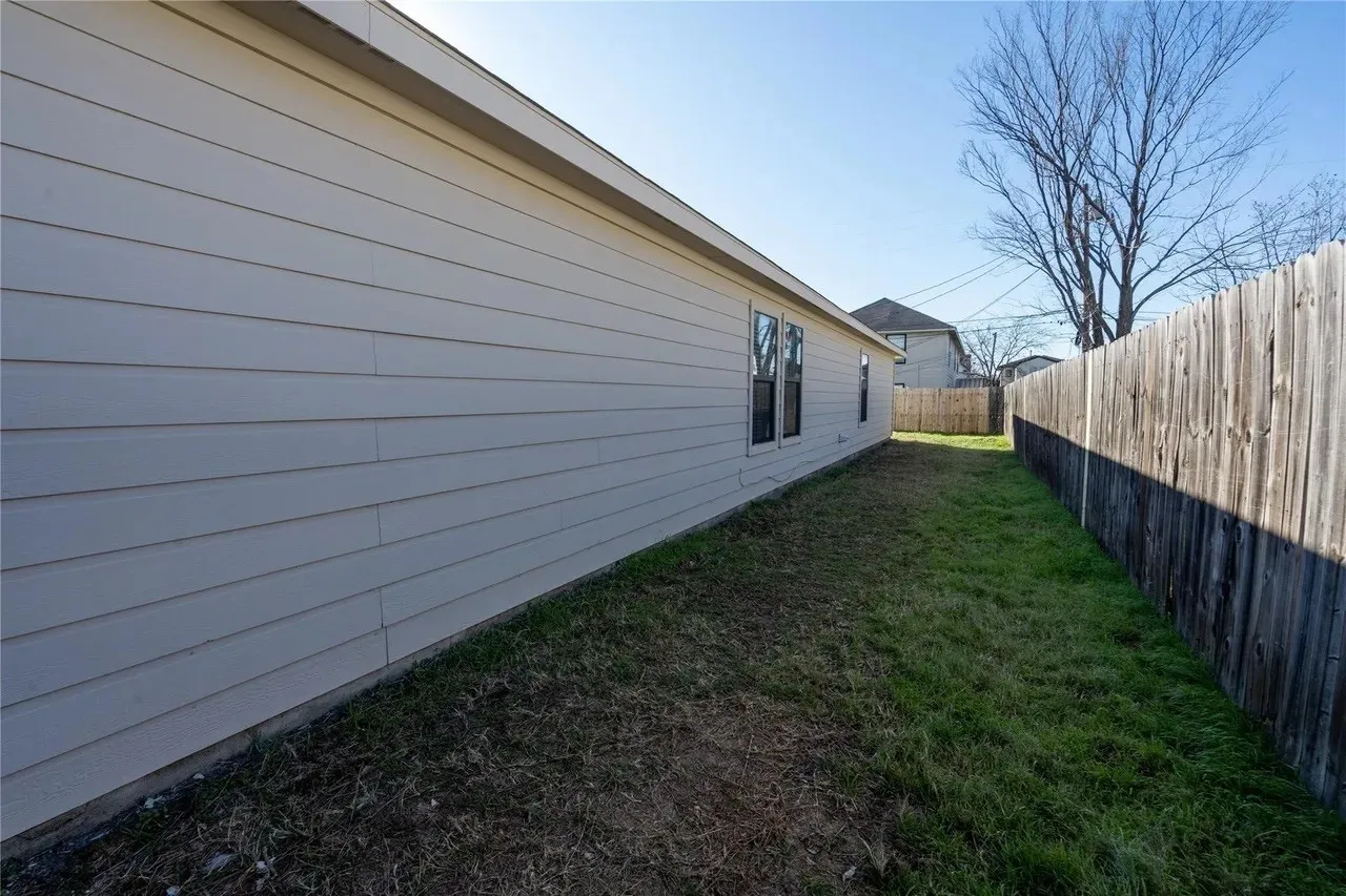 Duplex For Sale in Dallas County , 105 Garfield Street, Garland, Texas 75042, 6 Bedroom, 4 Bathroom, 2 Garage spaces, 0 Sqft, built in 2000, mls#21258561, Real Estate Agent in Garland, Homes For Sale in Dallas county, Homes For Sale in Garland, Realtor in Garland Texas, Real Estate Brokerage Independent Realty Texas, Luminita Cordes Realtor