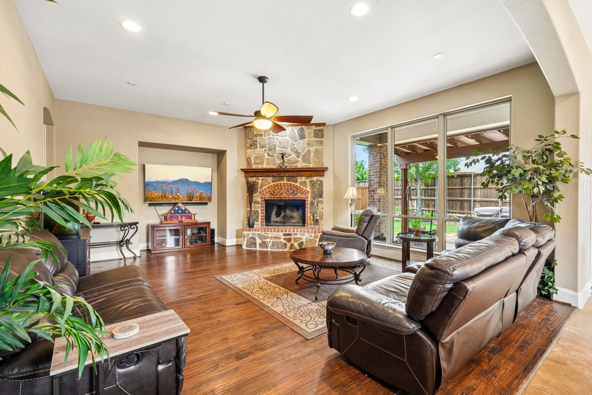 Single Family Residence For Sale in Collin County , 812 Moss Cliff Circle, Mc Kinney, Texas 75071, 5 Bedroom, 4 Bathroom, 3 Garage spaces, 3,976 Sqft, built in 2006, mls#21258036, Real Estate Agent in Mc Kinney, Homes For Sale in Collin county, Homes For Sale in Mc Kinney, Realtor in Mc Kinney Texas, Real Estate Brokerage Independent Realty Texas, Luminita Cordes Realtor