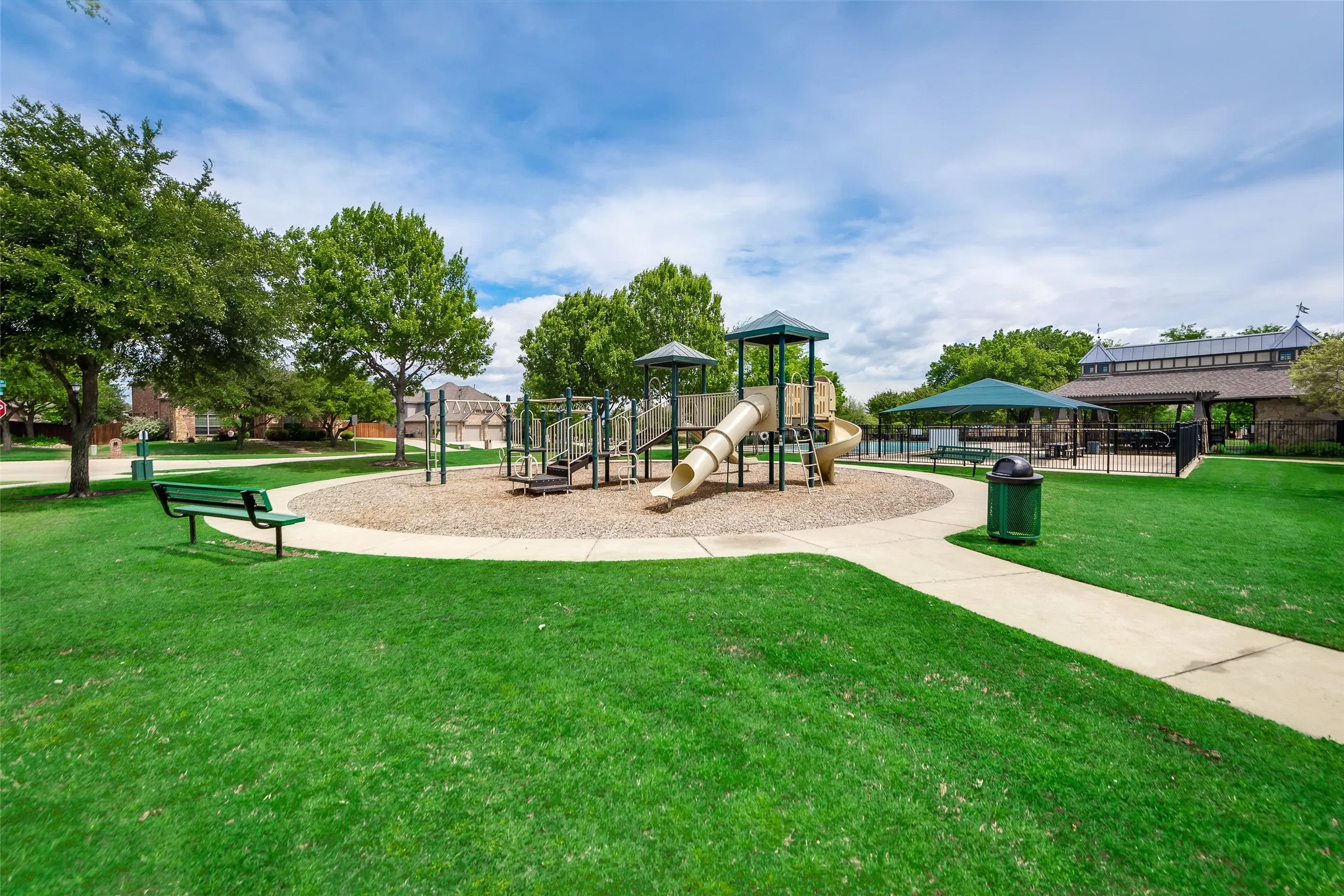 Single Family Residence For Sale in Collin County , 812 Moss Cliff Circle, Mc Kinney, Texas 75071, 5 Bedroom, 4 Bathroom, 3 Garage spaces, 3,976 Sqft, built in 2006, mls#21258036, Real Estate Agent in Mc Kinney, Homes For Sale in Collin county, Homes For Sale in Mc Kinney, Realtor in Mc Kinney Texas, Real Estate Brokerage Independent Realty Texas, Luminita Cordes Realtor