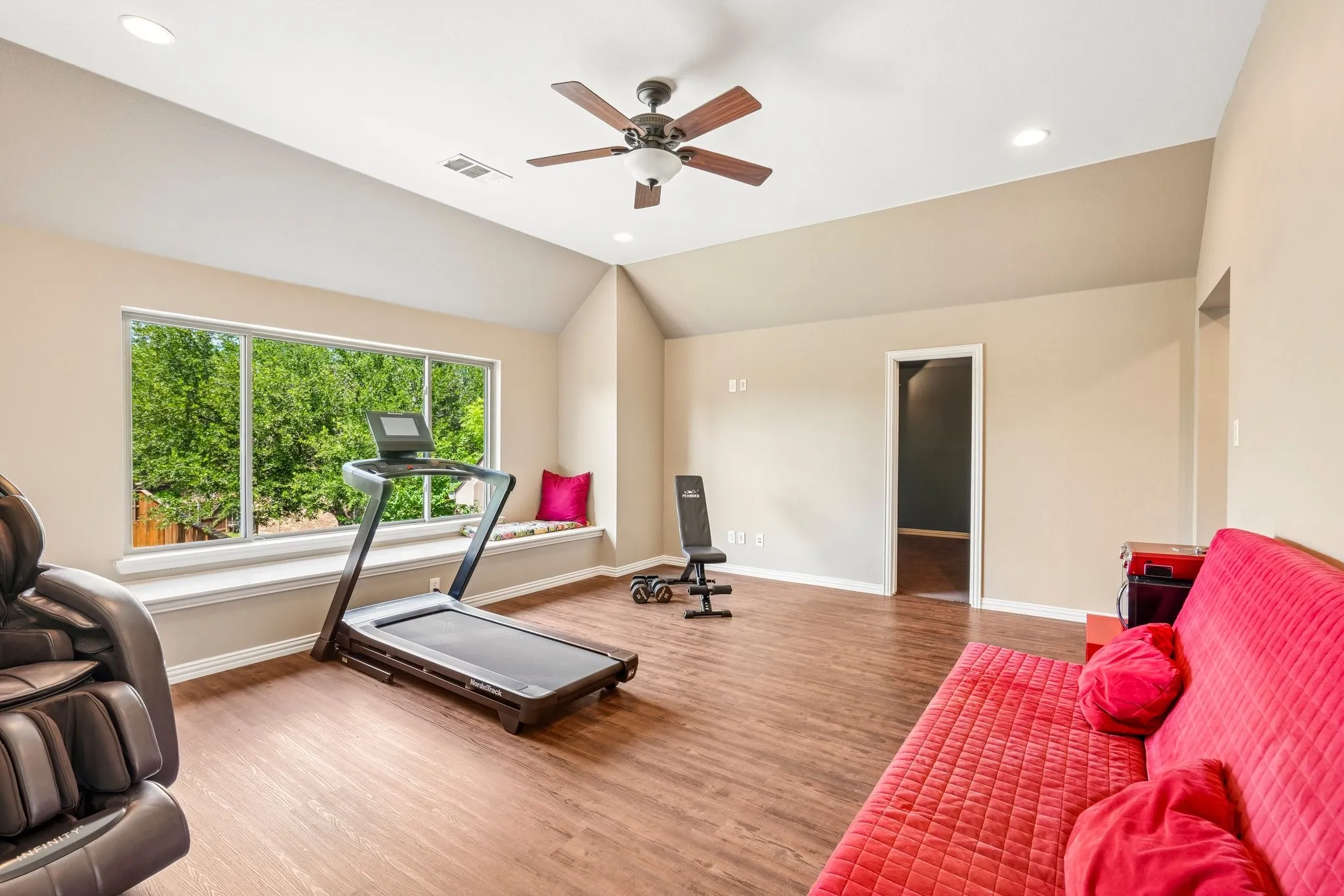 Single Family Residence For Sale in Collin County , 812 Moss Cliff Circle, Mc Kinney, Texas 75071, 5 Bedroom, 4 Bathroom, 3 Garage spaces, 3,976 Sqft, built in 2006, mls#21258036, Real Estate Agent in Mc Kinney, Homes For Sale in Collin county, Homes For Sale in Mc Kinney, Realtor in Mc Kinney Texas, Real Estate Brokerage Independent Realty Texas, Luminita Cordes Realtor