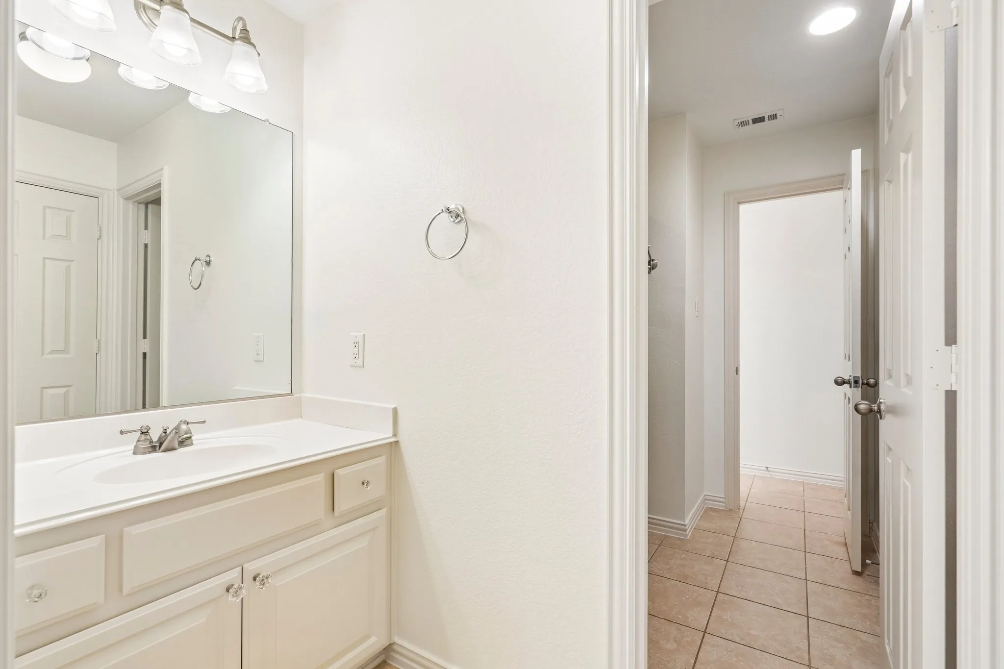 Single Family Residence For Sale in Collin County , 812 Moss Cliff Circle, Mc Kinney, Texas 75071, 5 Bedroom, 4 Bathroom, 3 Garage spaces, 3,976 Sqft, built in 2006, mls#21258036, Real Estate Agent in Mc Kinney, Homes For Sale in Collin county, Homes For Sale in Mc Kinney, Realtor in Mc Kinney Texas, Real Estate Brokerage Independent Realty Texas, Luminita Cordes Realtor