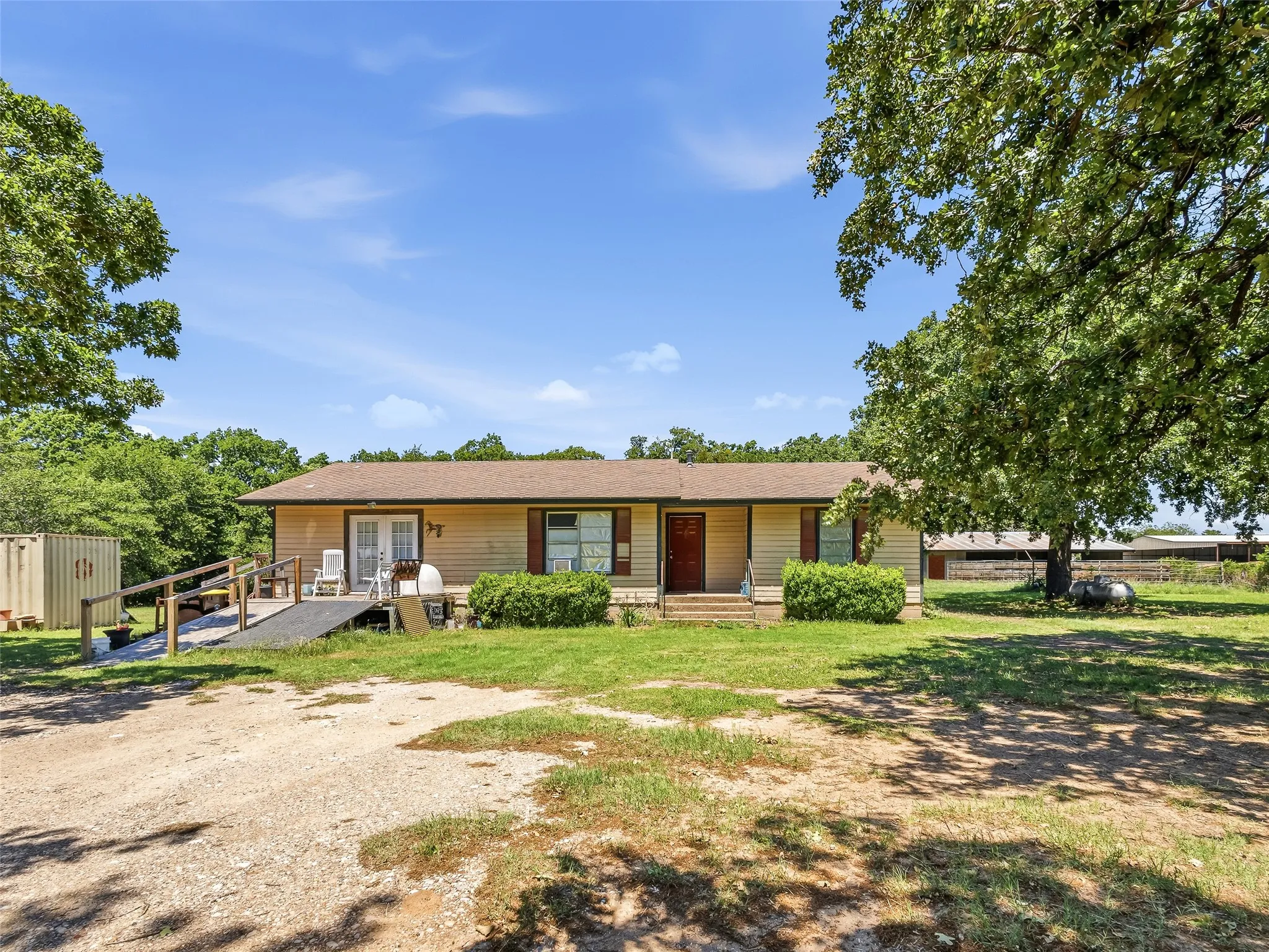 Single Family Residence For Sale in Erath County , 1336 County Road 563, Stephenville, Texas 76401, 3 Bedroom, 2 Bathroom, Garage spaces, 1,501 Sqft, built in 1988, mls#21258555, Real Estate Agent in Stephenville, Homes For Sale in Erath county, Homes For Sale in Stephenville, Realtor in Stephenville Texas, Real Estate Brokerage Independent Realty Texas, Luminita Cordes Realtor