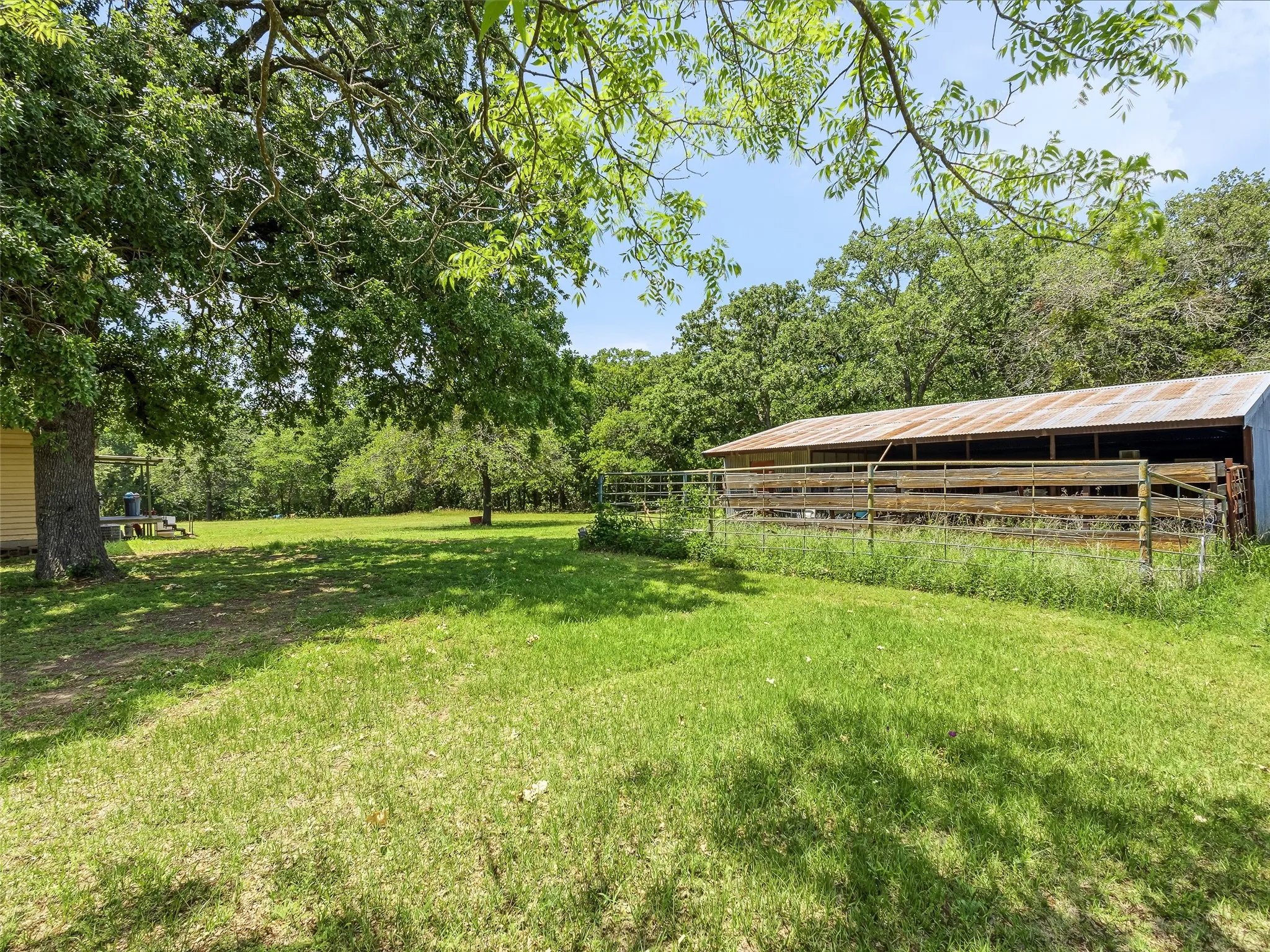 Single Family Residence For Sale in Erath County , 1336 County Road 563, Stephenville, Texas 76401, 3 Bedroom, 2 Bathroom, Garage spaces, 1,501 Sqft, built in 1988, mls#21258555, Real Estate Agent in Stephenville, Homes For Sale in Erath county, Homes For Sale in Stephenville, Realtor in Stephenville Texas, Real Estate Brokerage Independent Realty Texas, Luminita Cordes Realtor