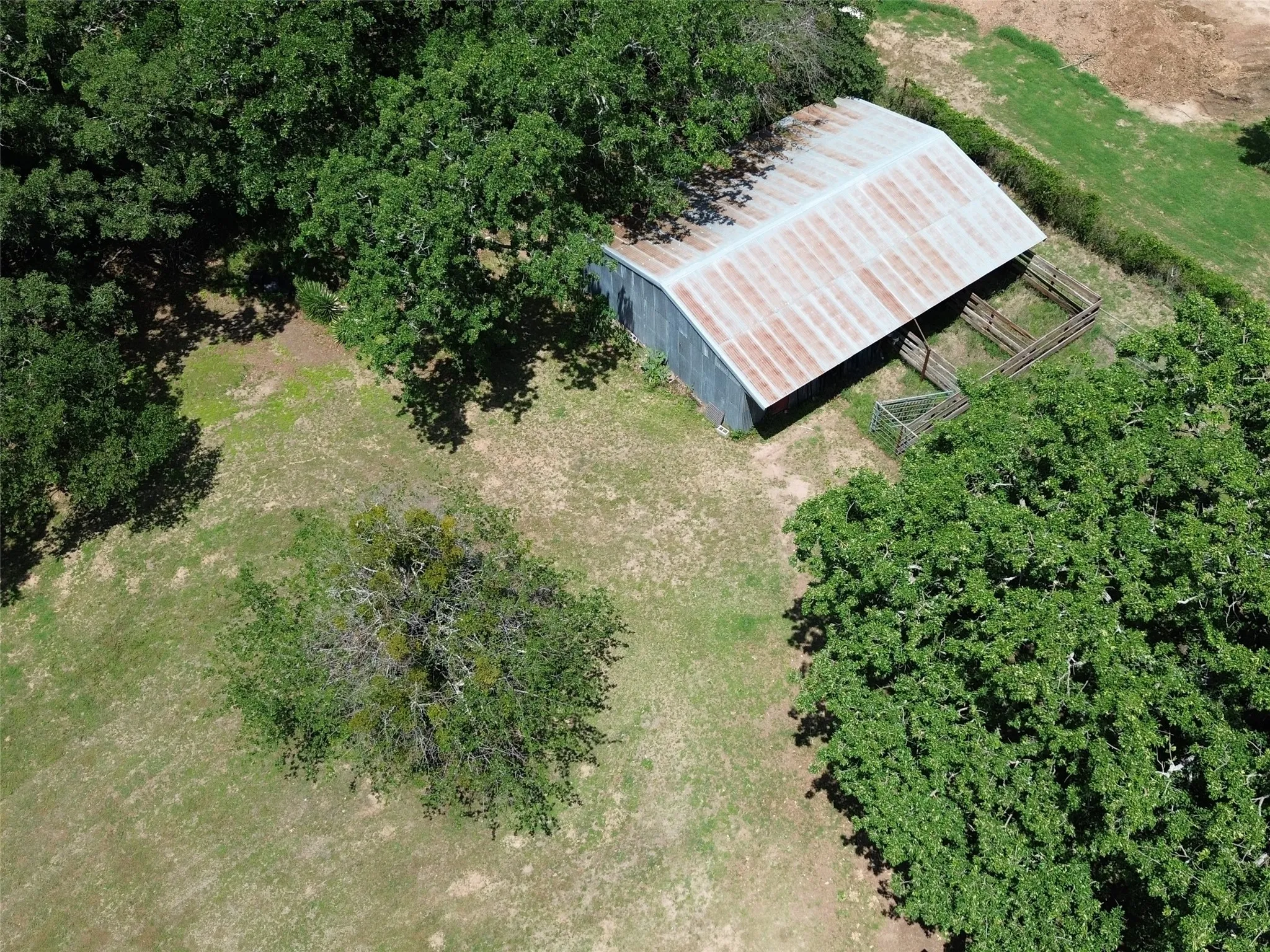 Single Family Residence For Sale in Erath County , 1336 County Road 563, Stephenville, Texas 76401, 3 Bedroom, 2 Bathroom, Garage spaces, 1,501 Sqft, built in 1988, mls#21258555, Real Estate Agent in Stephenville, Homes For Sale in Erath county, Homes For Sale in Stephenville, Realtor in Stephenville Texas, Real Estate Brokerage Independent Realty Texas, Luminita Cordes Realtor