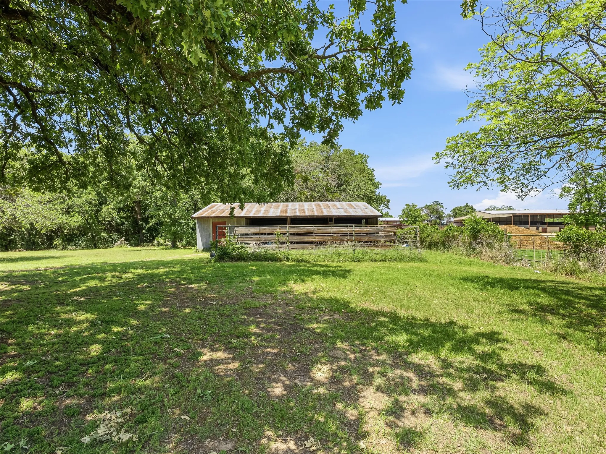 Single Family Residence For Sale in Erath County , 1336 County Road 563, Stephenville, Texas 76401, 3 Bedroom, 2 Bathroom, Garage spaces, 1,501 Sqft, built in 1988, mls#21258555, Real Estate Agent in Stephenville, Homes For Sale in Erath county, Homes For Sale in Stephenville, Realtor in Stephenville Texas, Real Estate Brokerage Independent Realty Texas, Luminita Cordes Realtor