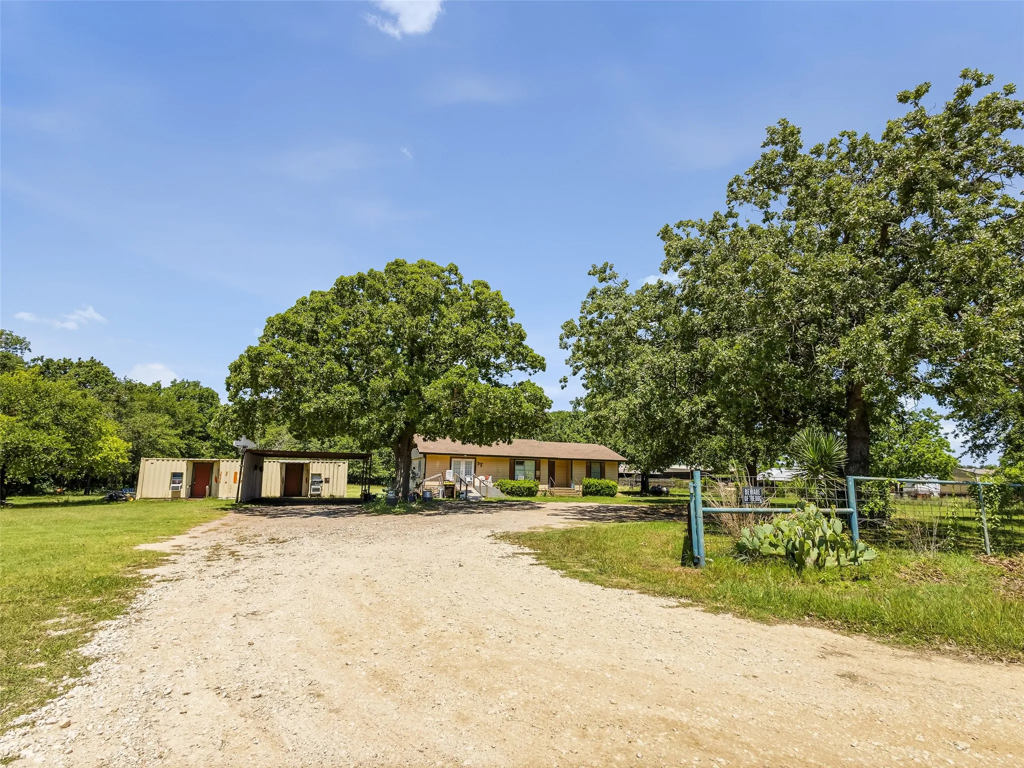 Single Family Residence For Sale in Erath County , 1336 County Road 563, Stephenville, Texas 76401, 3 Bedroom, 2 Bathroom, Garage spaces, 1,501 Sqft, built in 1988, mls#21258555, Real Estate Agent in Stephenville, Homes For Sale in Erath county, Homes For Sale in Stephenville, Realtor in Stephenville Texas, Real Estate Brokerage Independent Realty Texas, Luminita Cordes Realtor